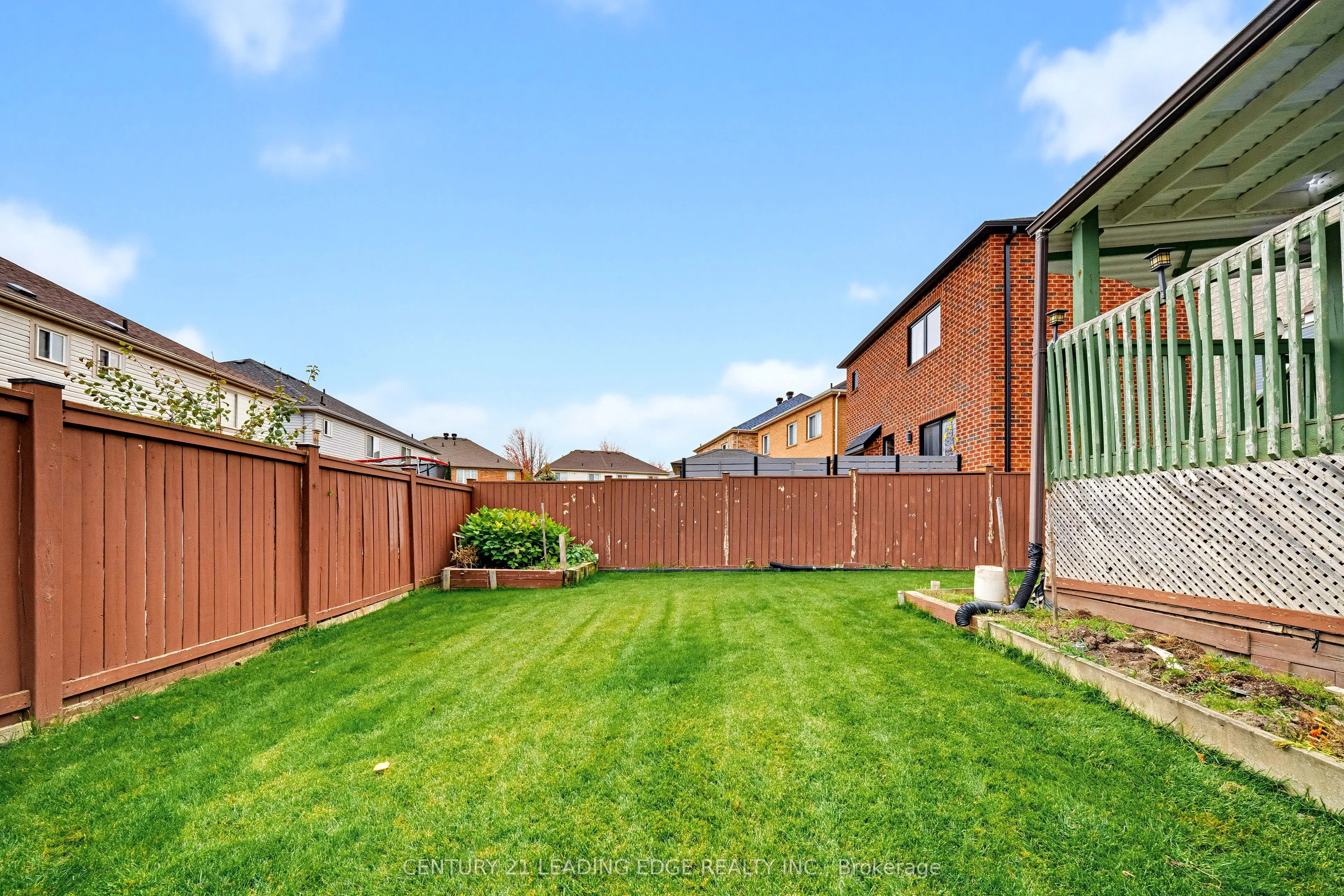 75 Howlett Crescent