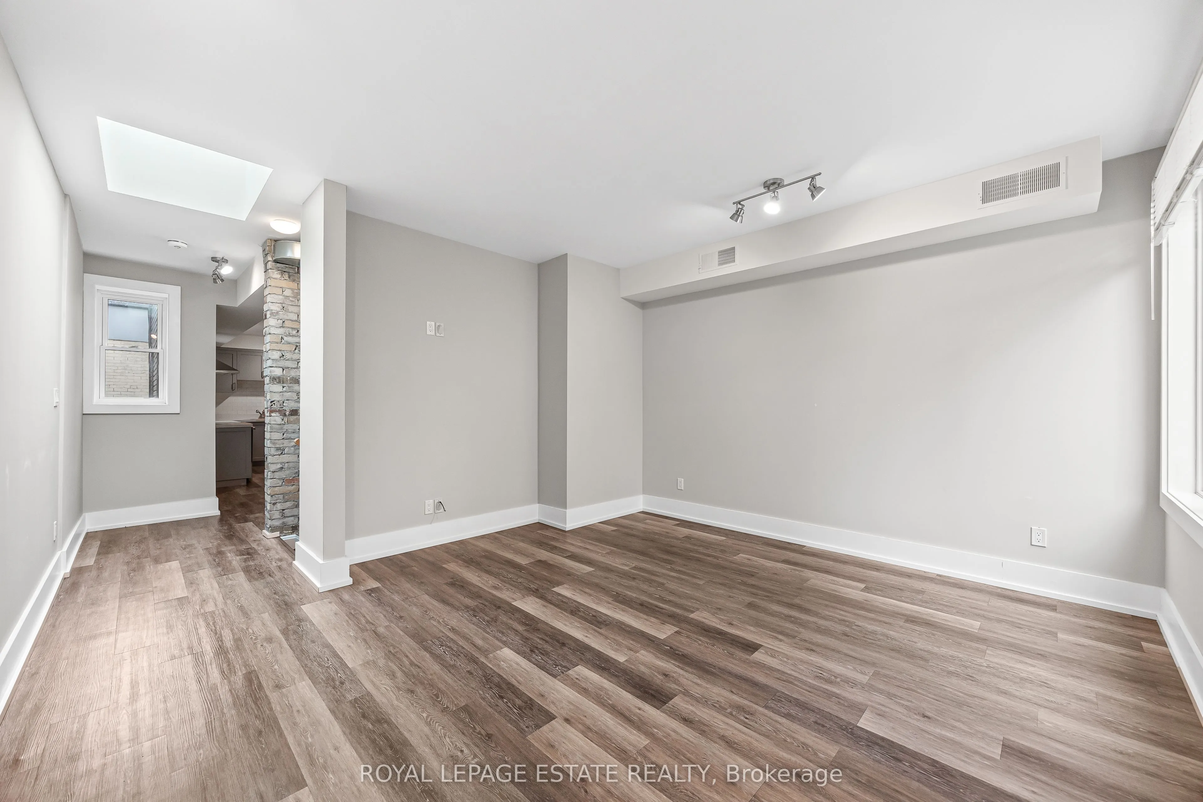 1140 Queen Street E
