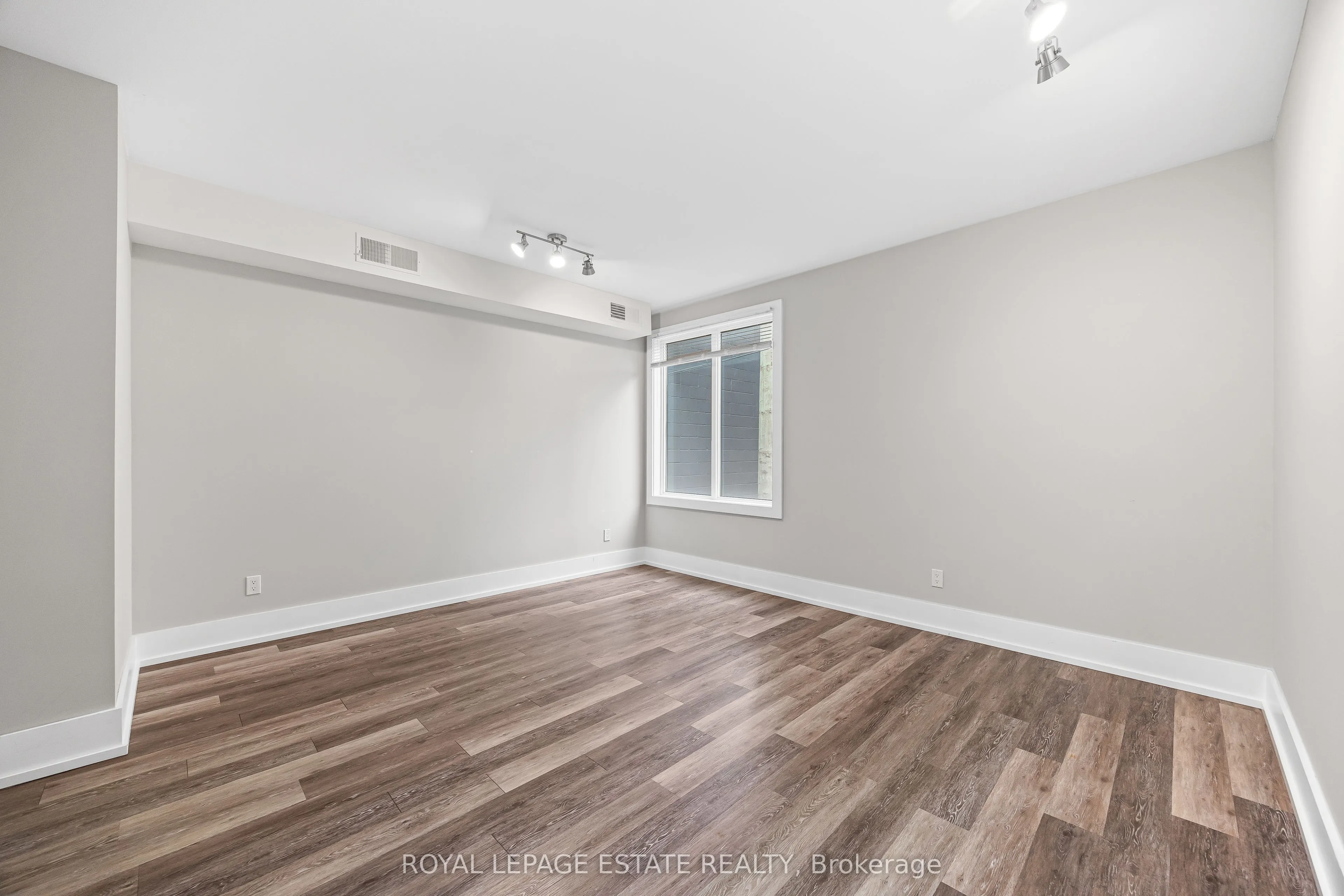 1140 Queen Street E