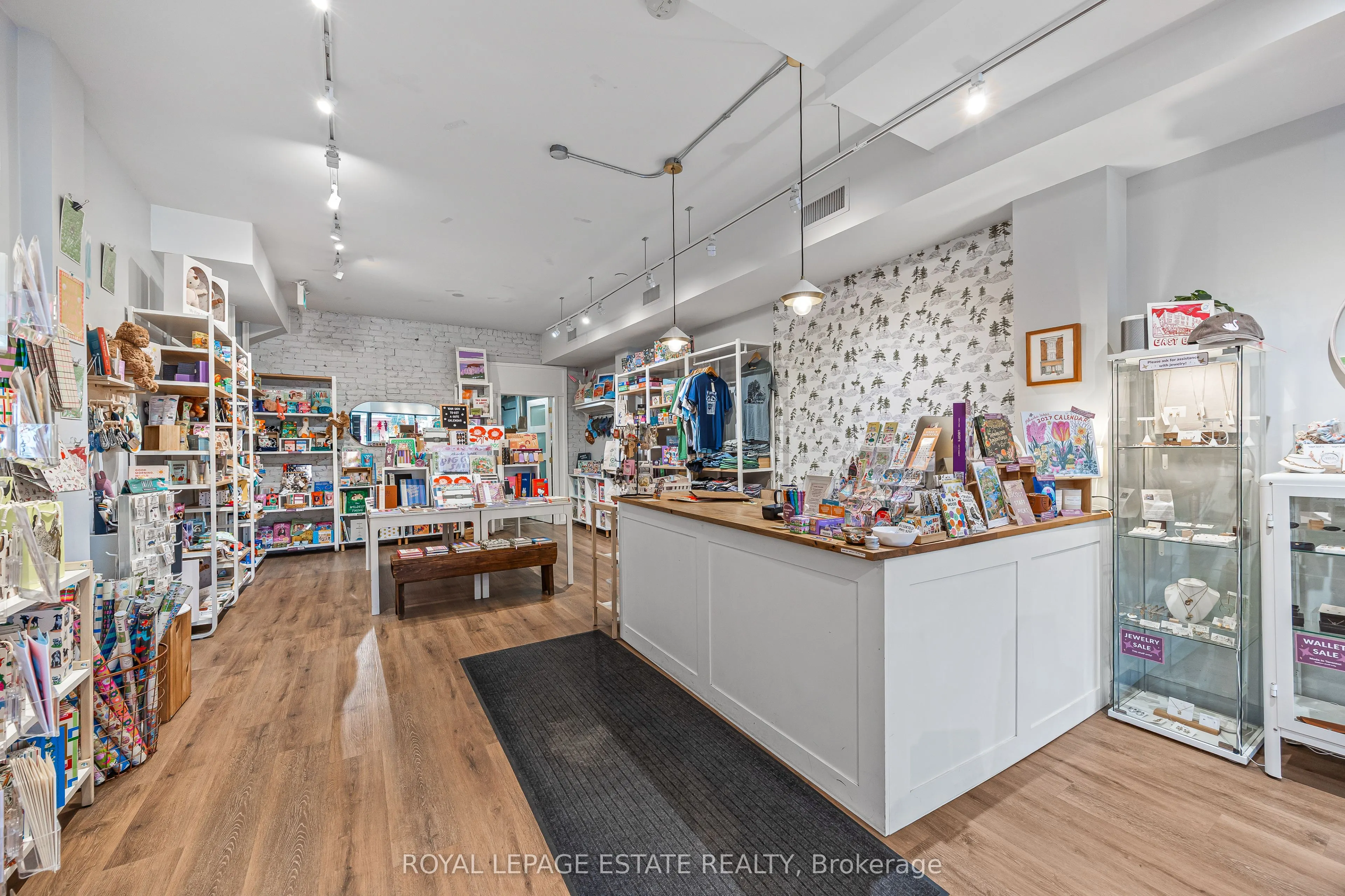 1140 Queen Street E