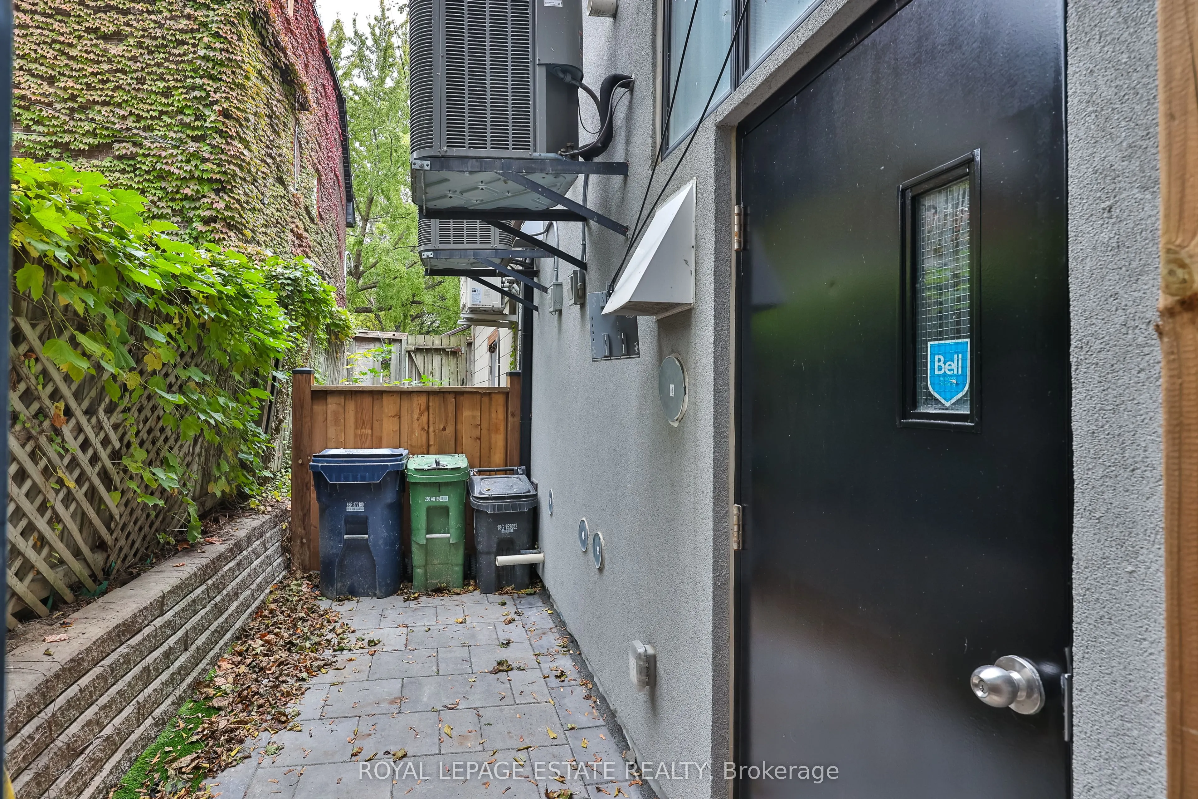 1140 Queen Street E
