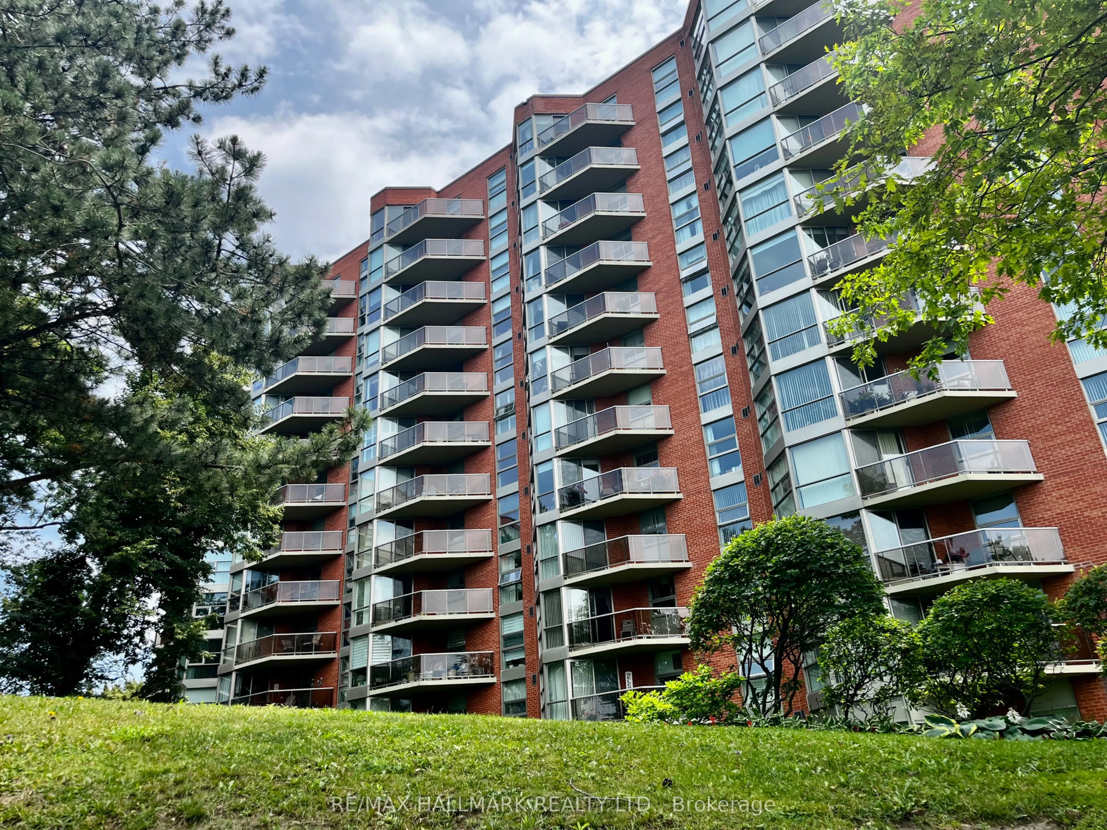 20 Dean Park Road #902