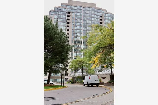 3233 Eglinton Avenue E #802