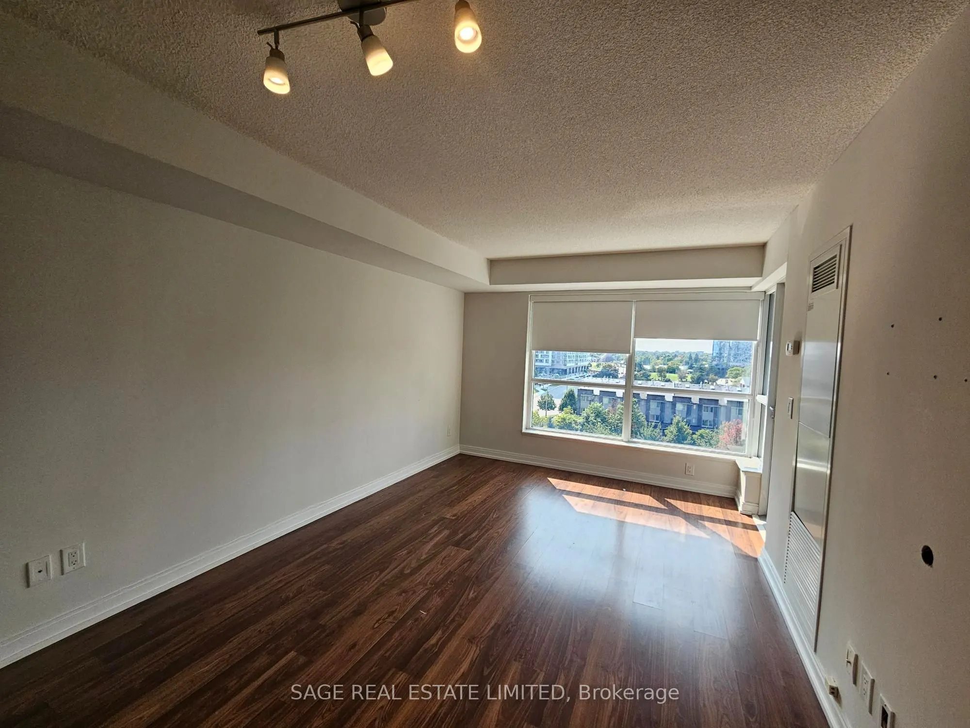 151 VIllage Green Square #705