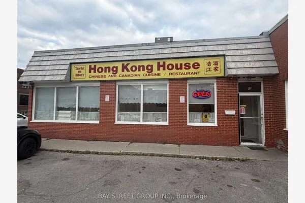 89 Simcoe Street S