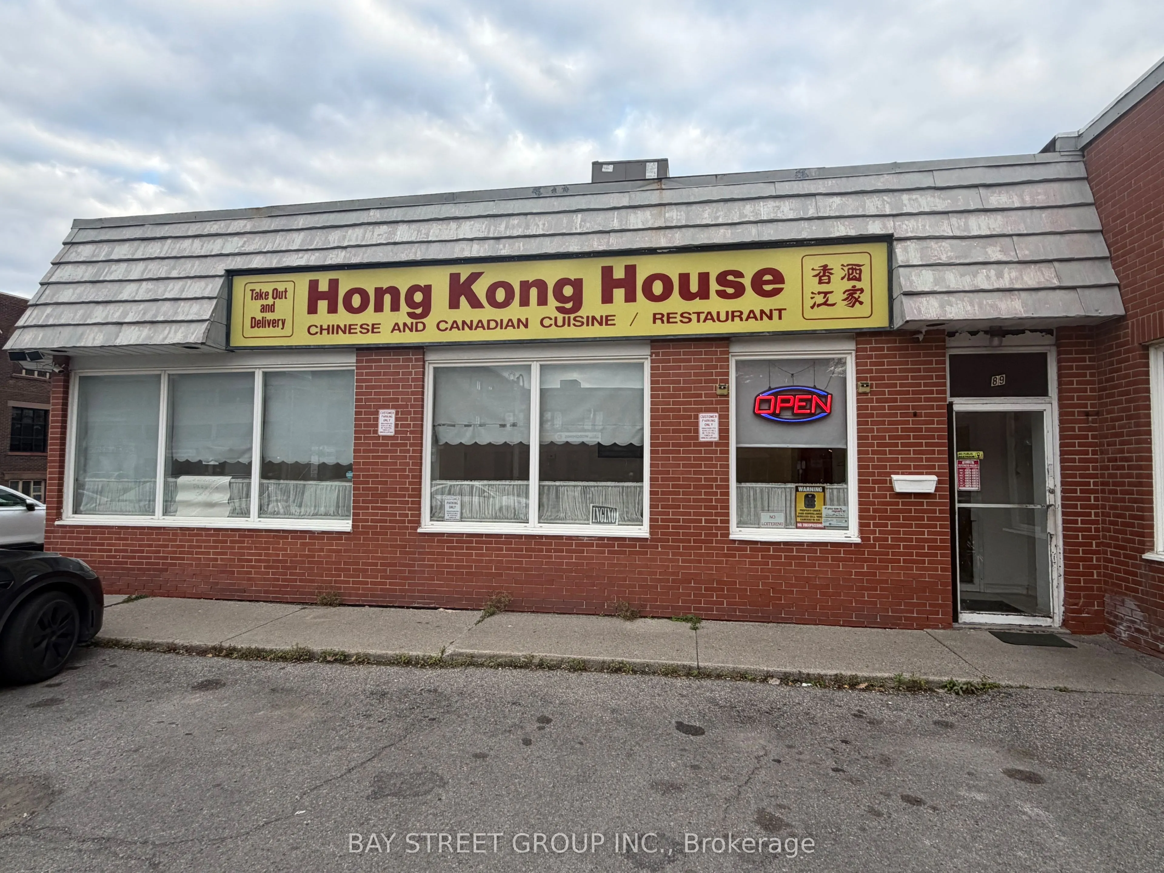 89 Simcoe Street S