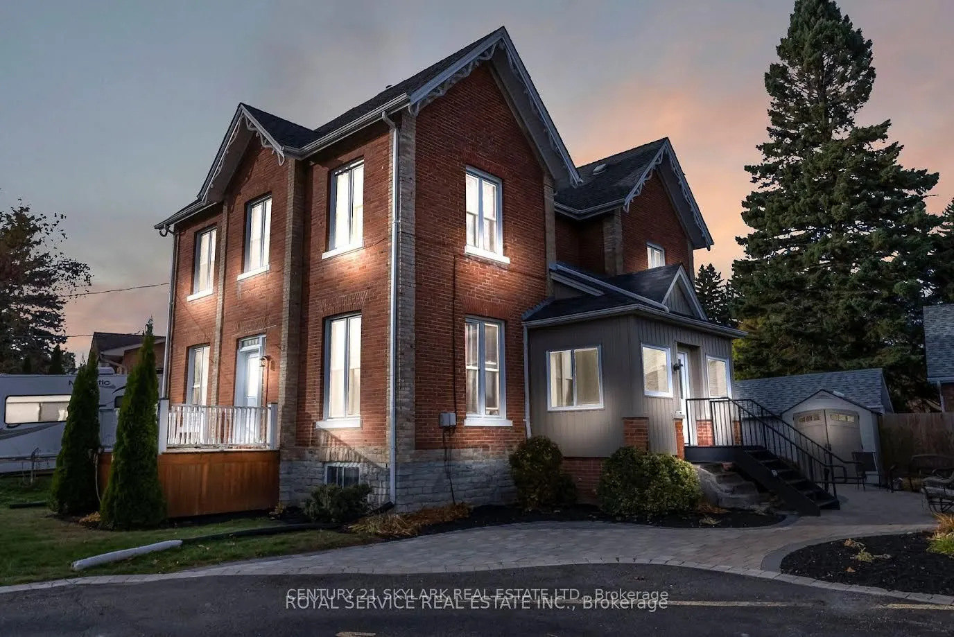 8 Wellington Street #3