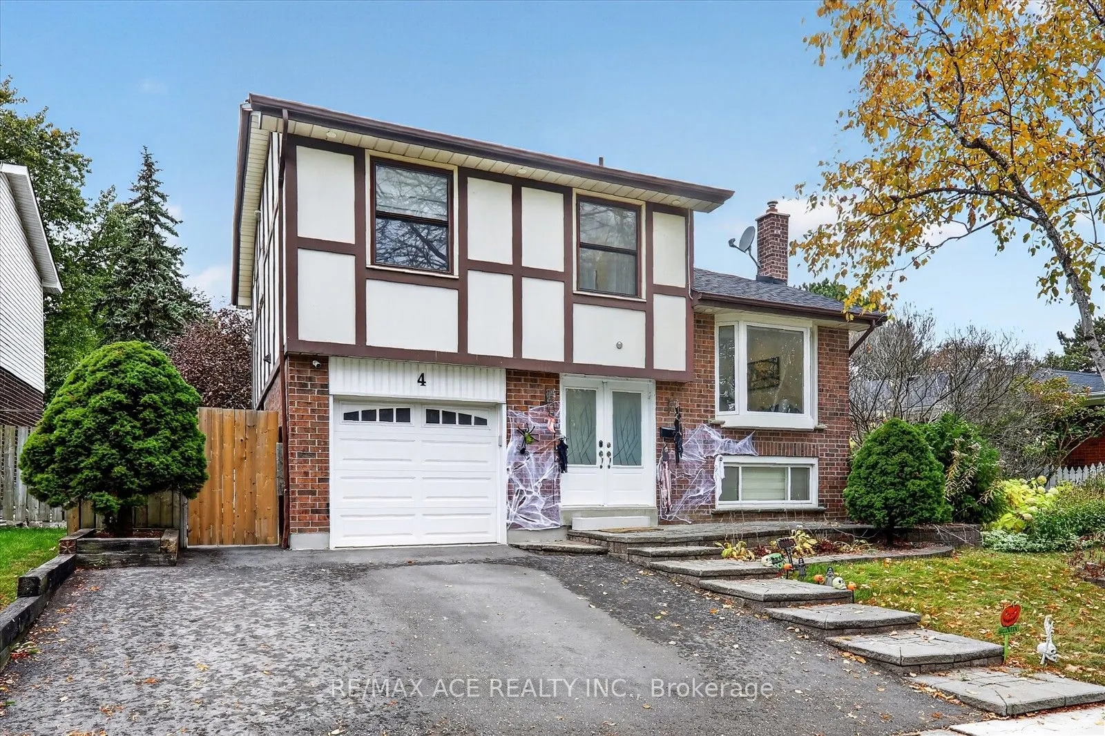4 Renfield Crescent