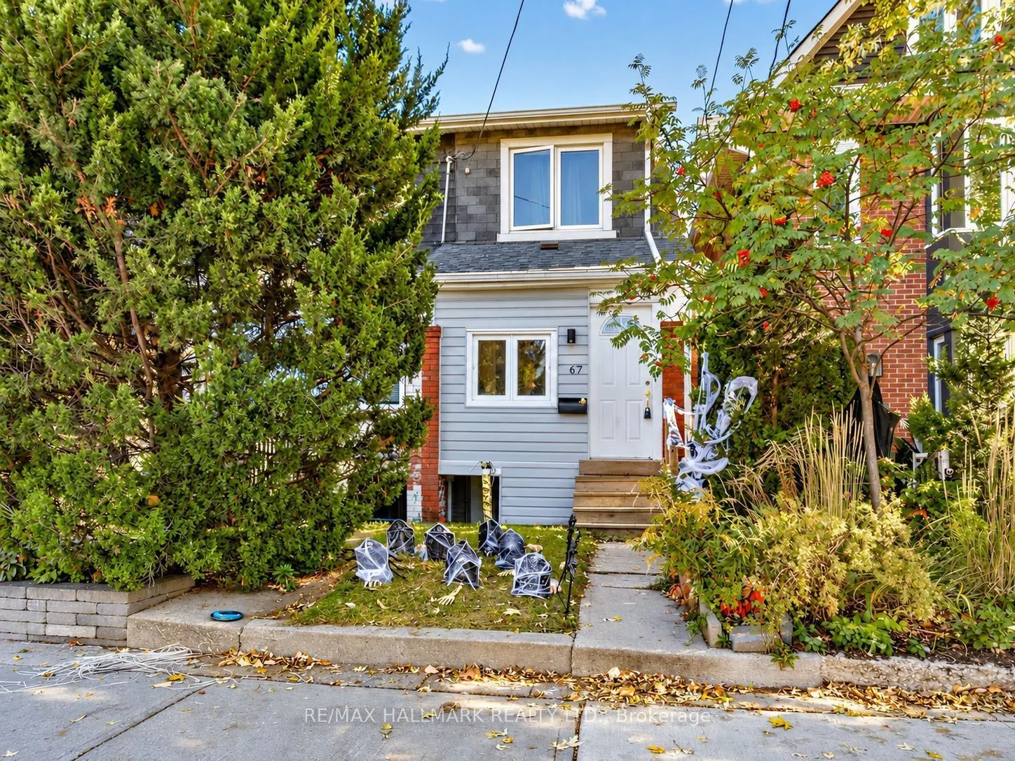67 Amroth Avenue