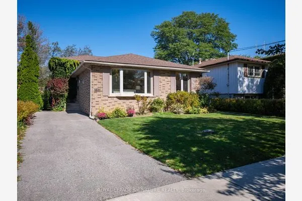 46 Manorglen Crescent
