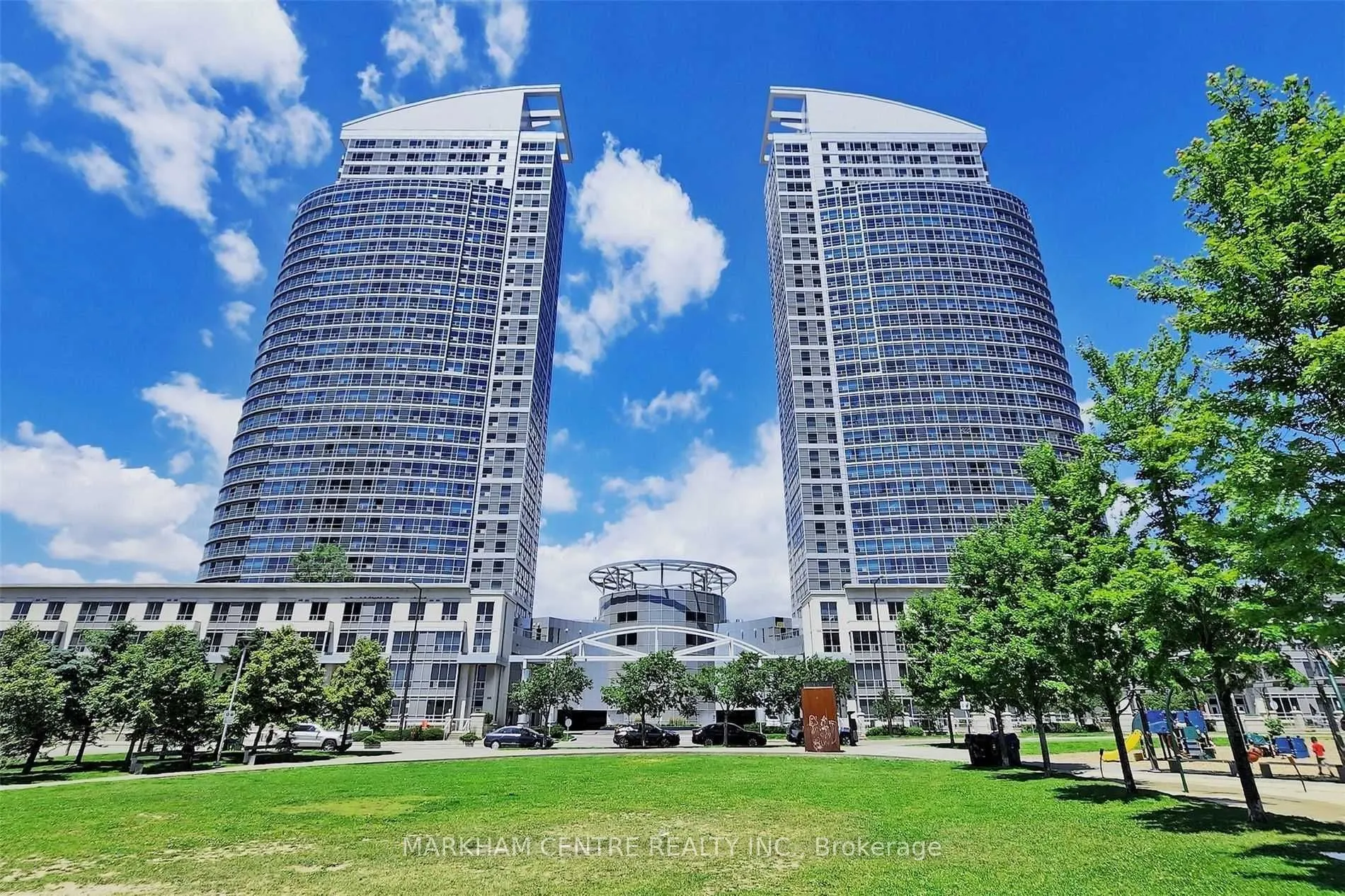 36 Lee Centre Drive #2102