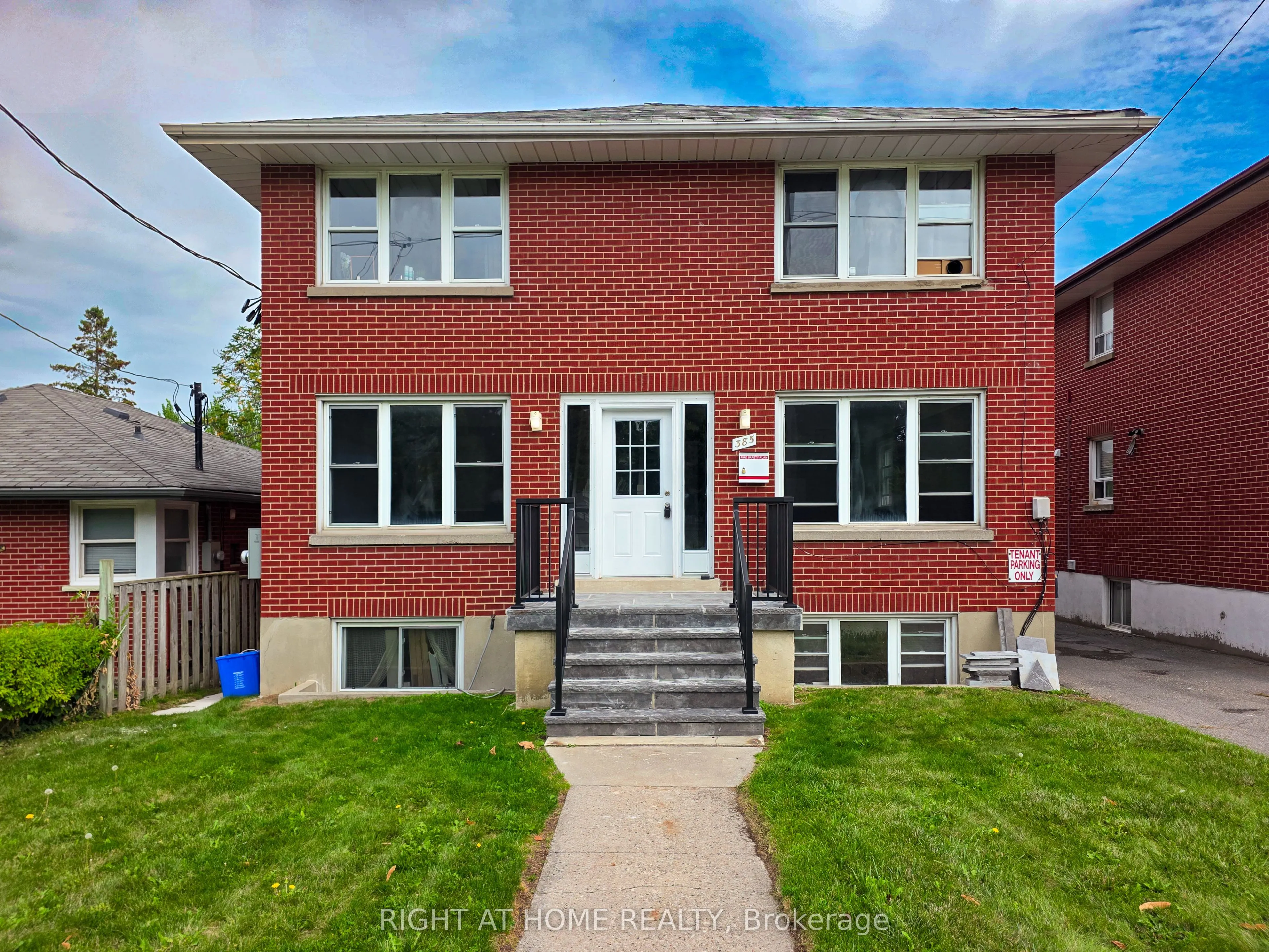 385 Mary Street N #UpperFloor