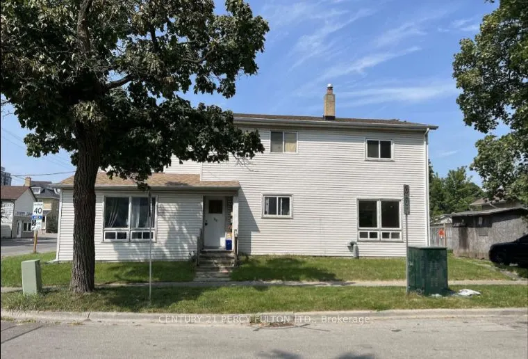 86 Brock Street E