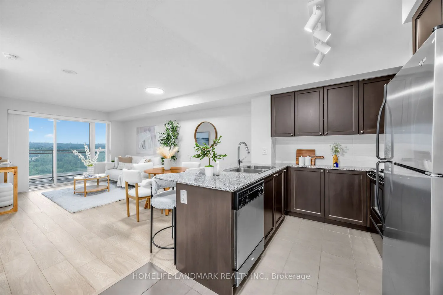 1235 Bayly Street #807