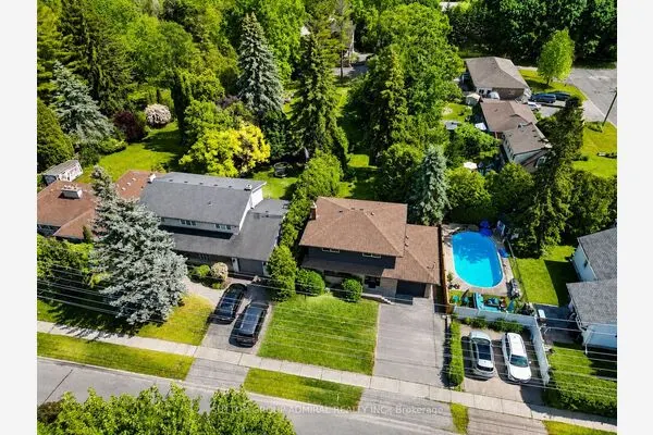 865 Regent Drive