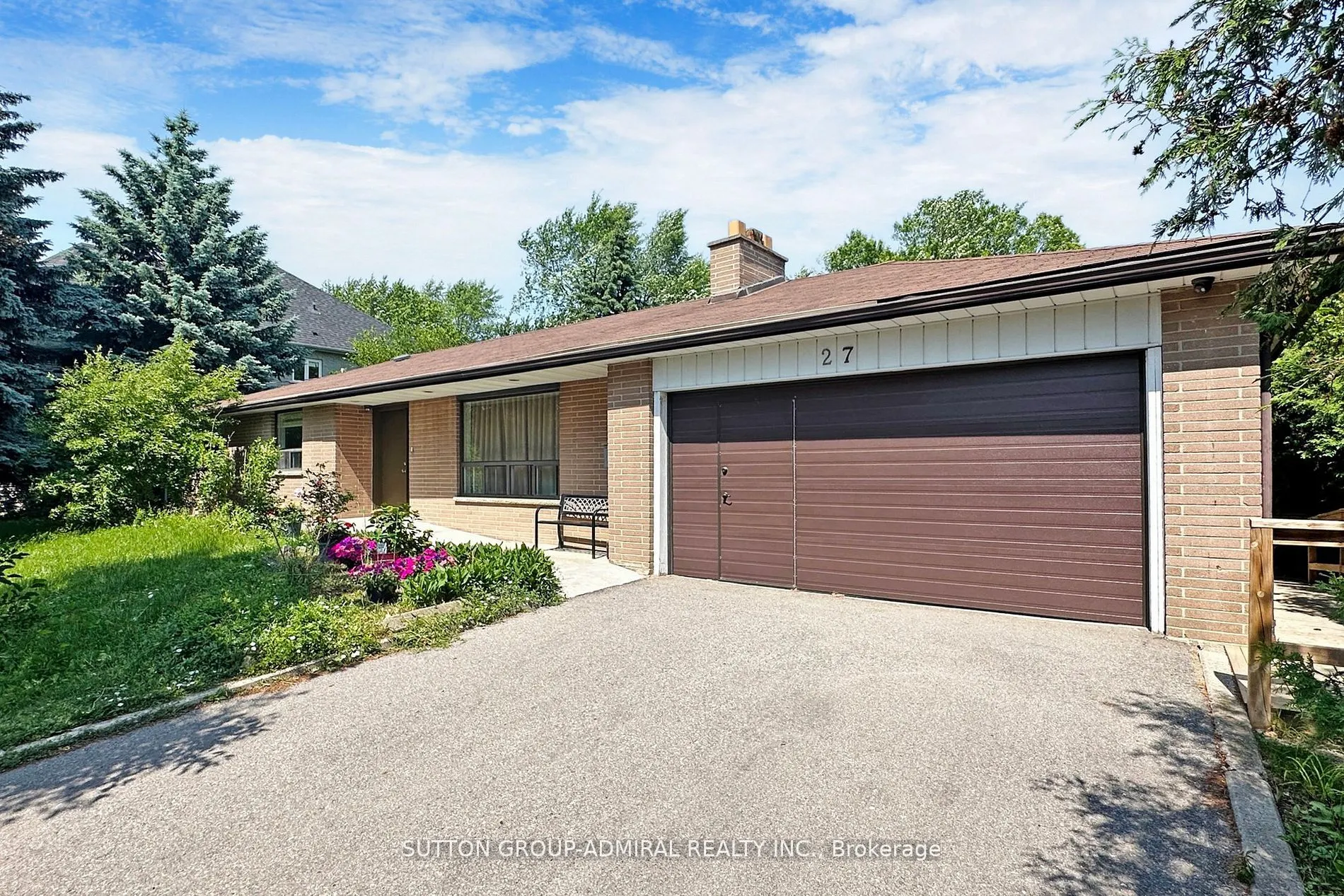 27 Vaughan Boulevard