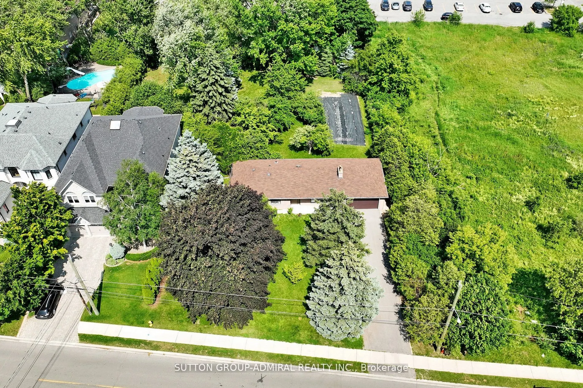 27 Vaughan Boulevard