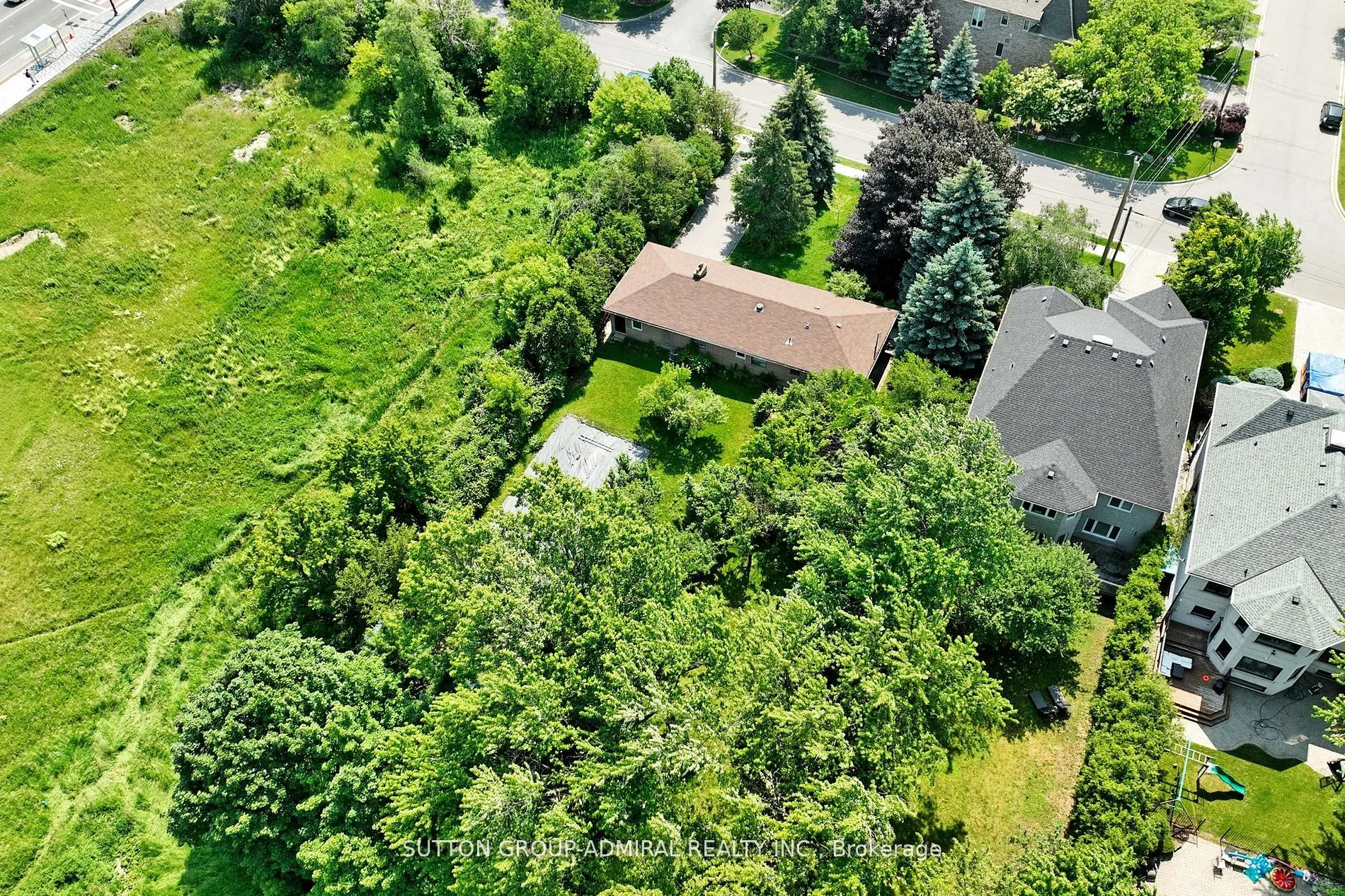 27 Vaughan Boulevard