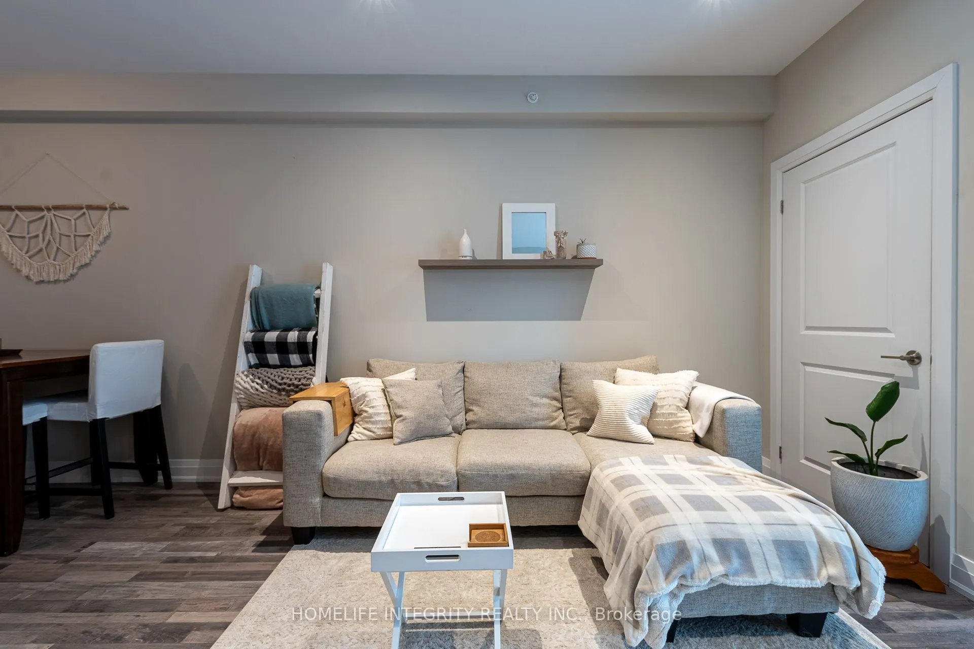 157 Wellington Street E, #109