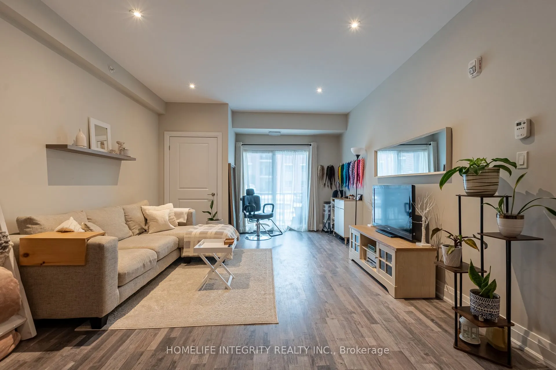 157 Wellington Street E, #109