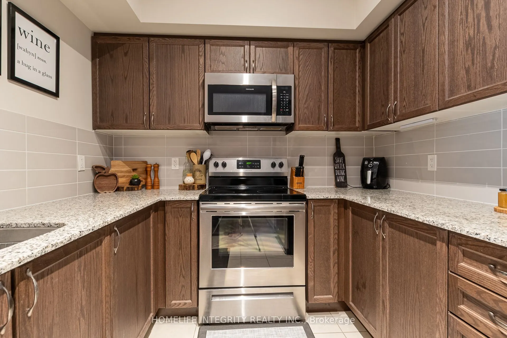 157 Wellington Street E, #109