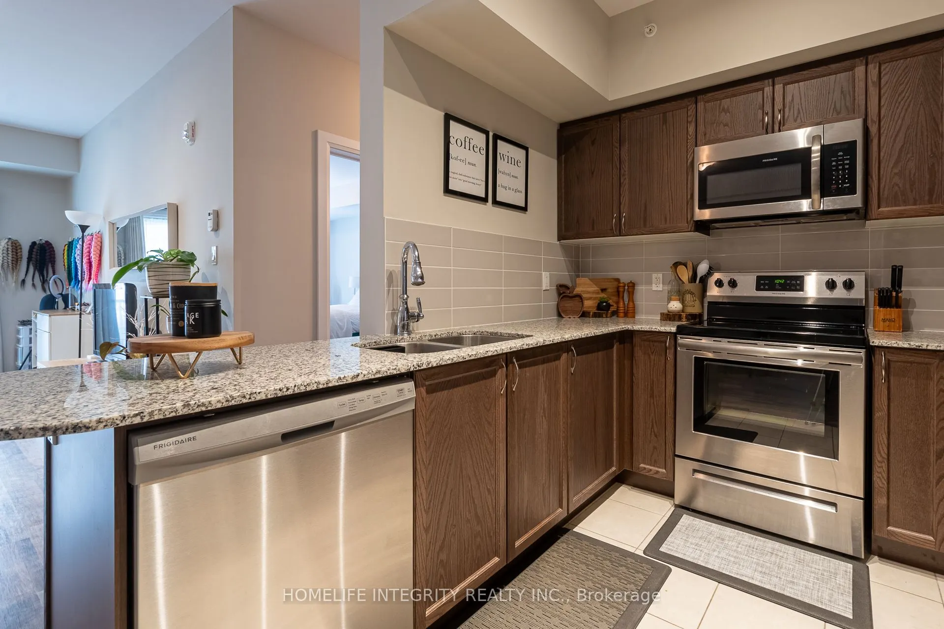 157 Wellington Street E, #109