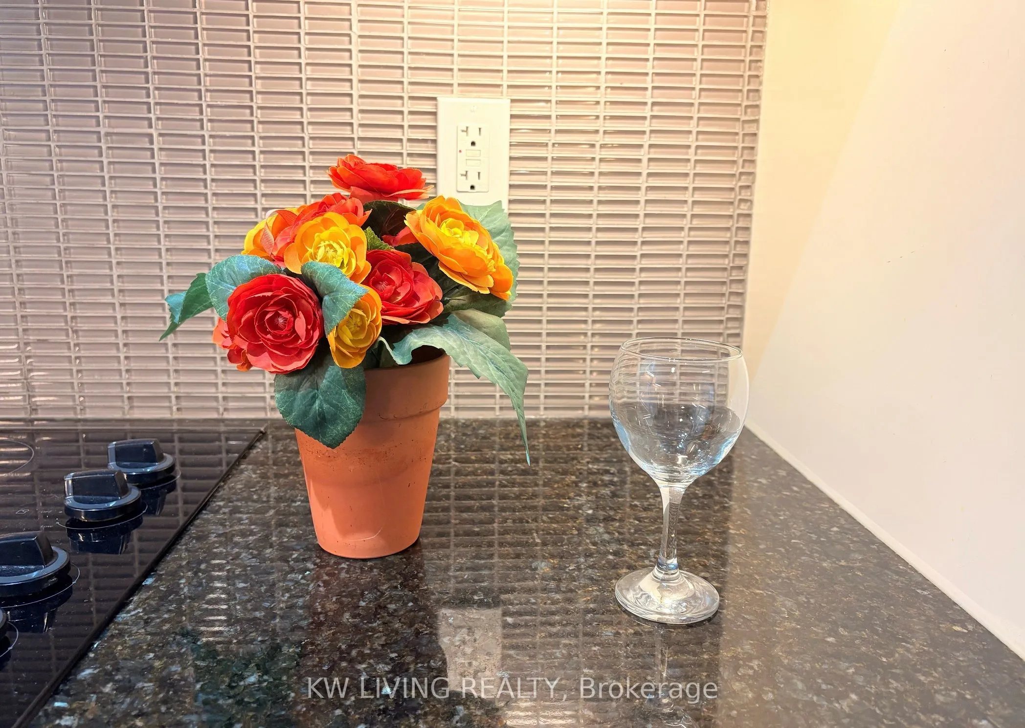 9088 Yonge Street, #509A