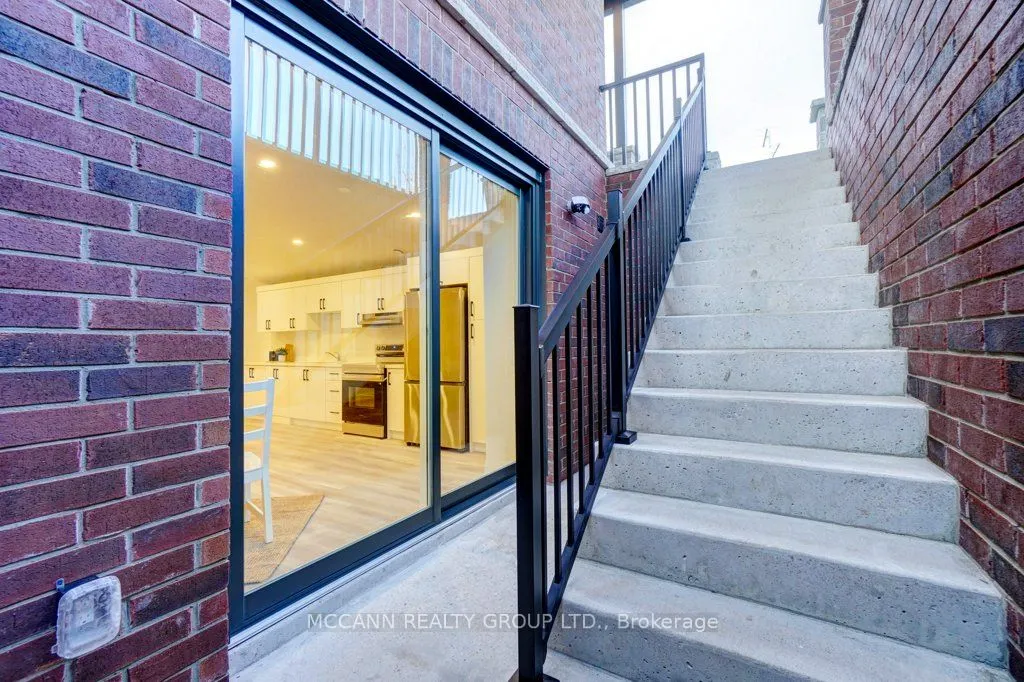 271 Main Street N