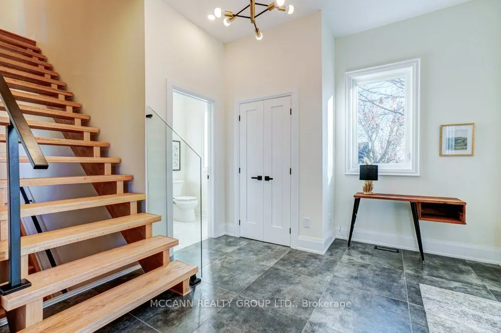 271 Main Street N