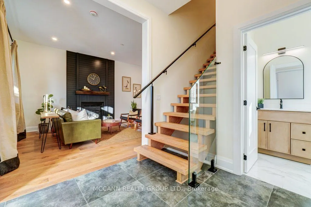 271 Main Street N