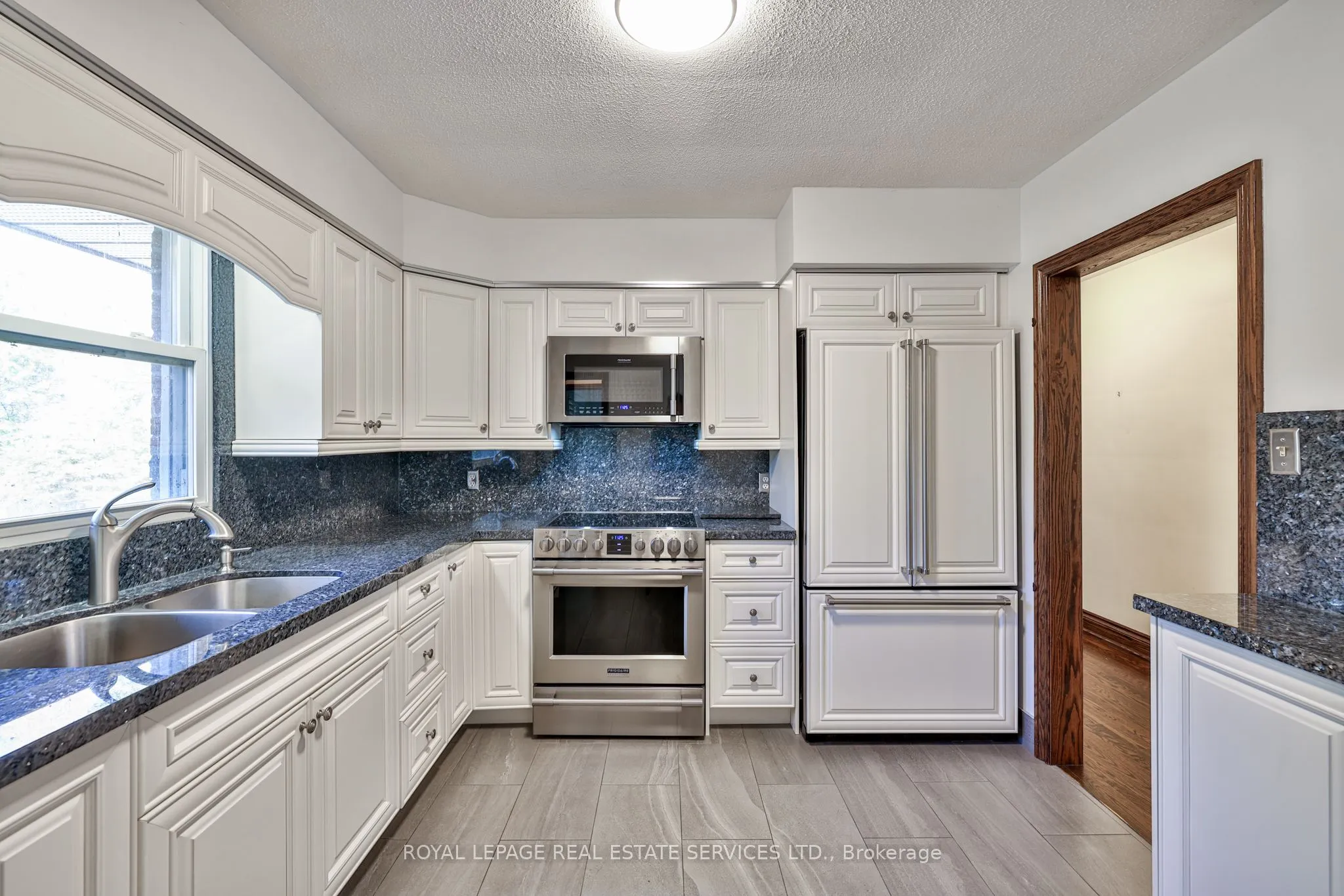 20430 Bathurst Street