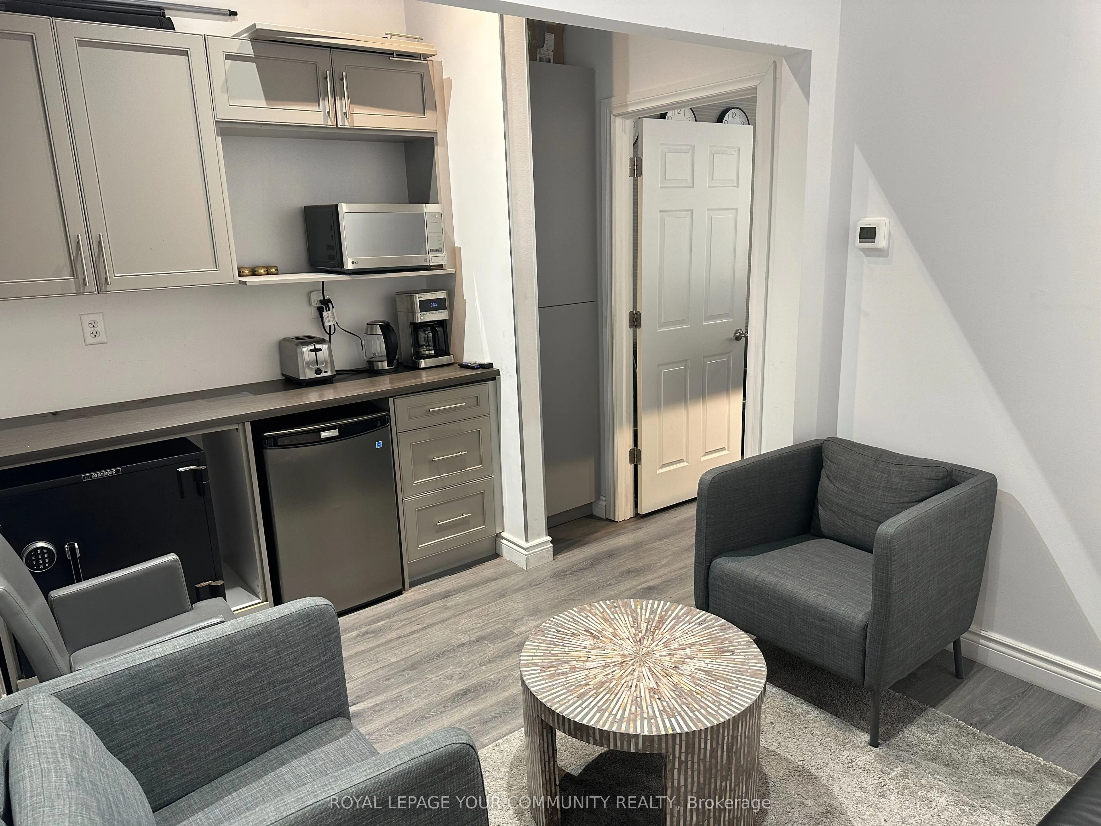7181 Yonge Street, #18
