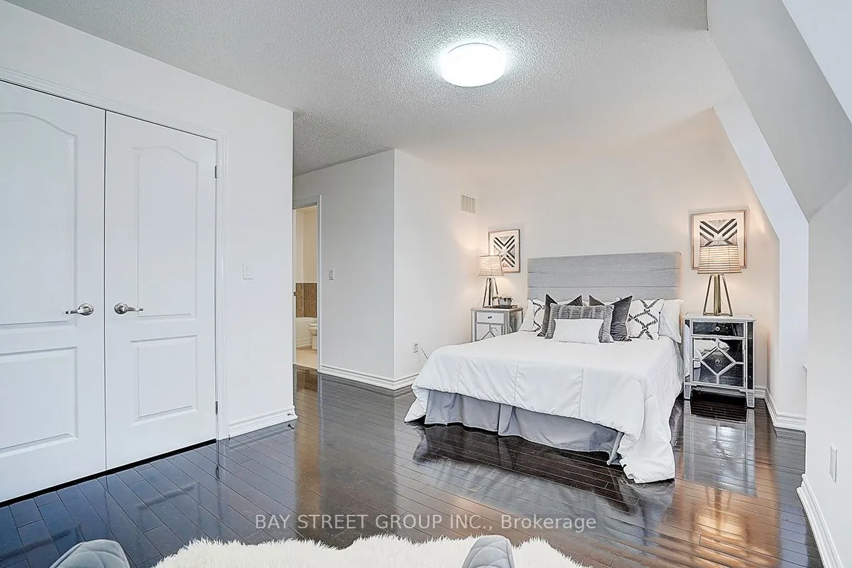 10981 Woodbine Avenue