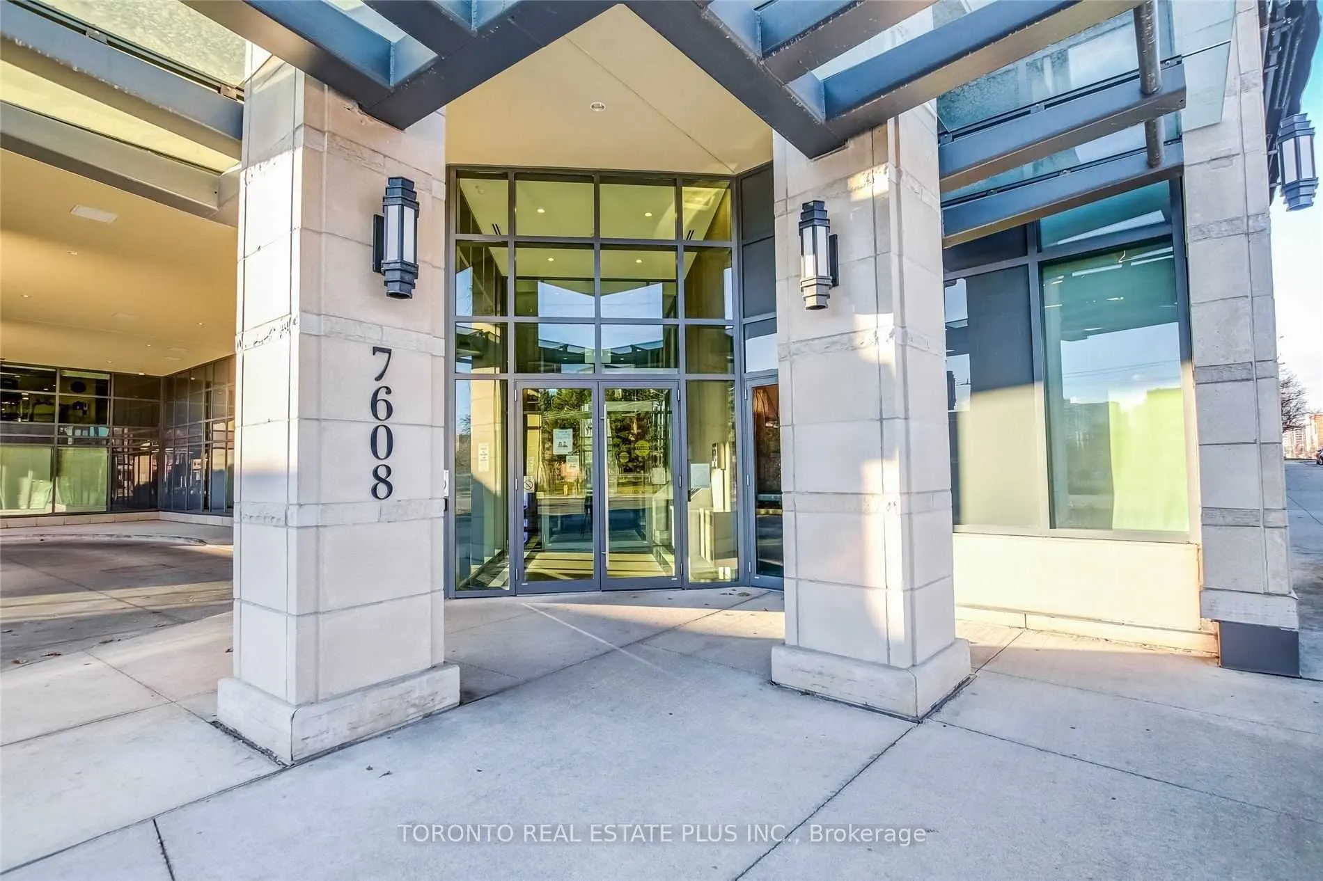 7608 Yonge Street, #206