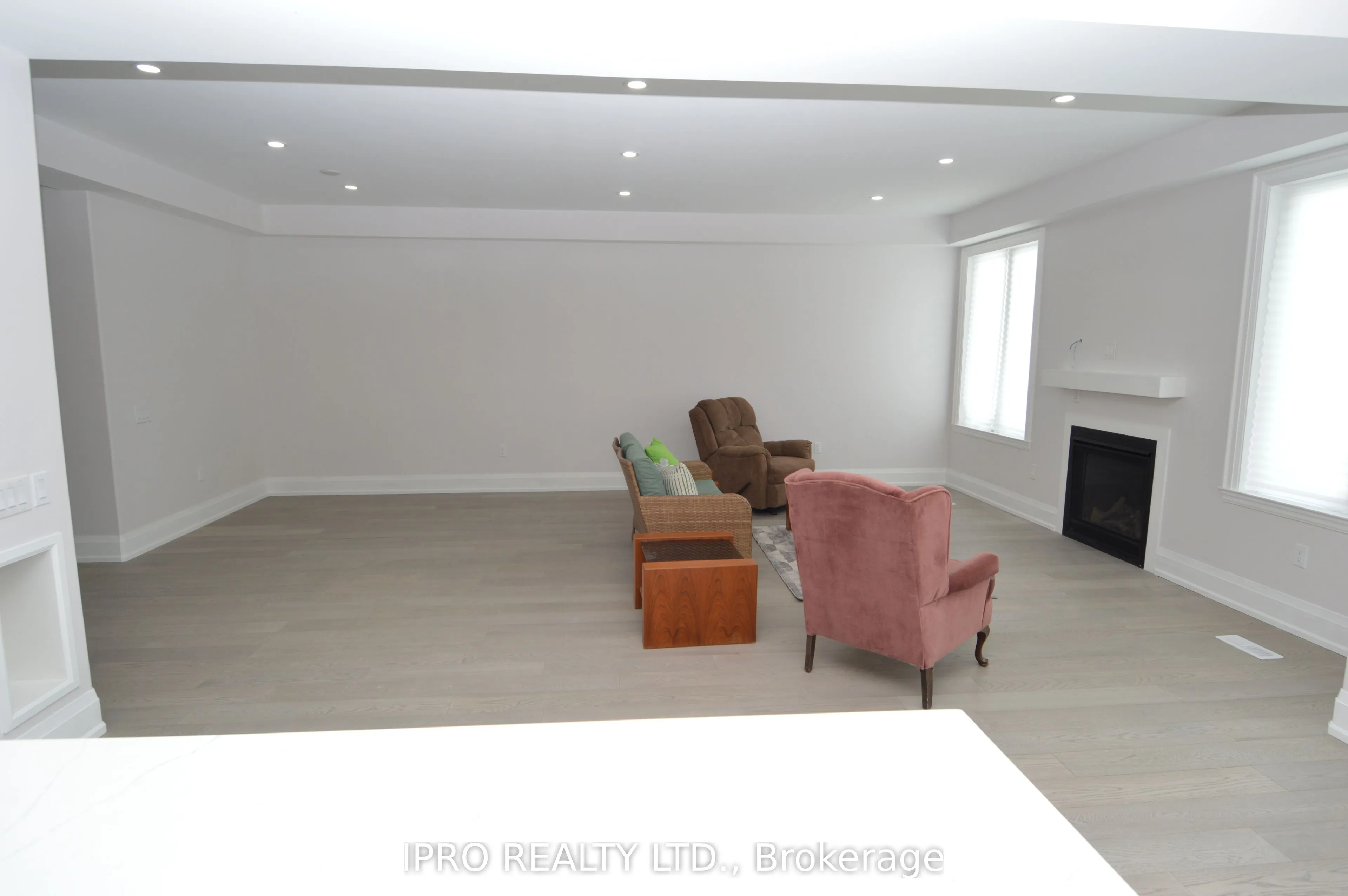 44 Albert Street W