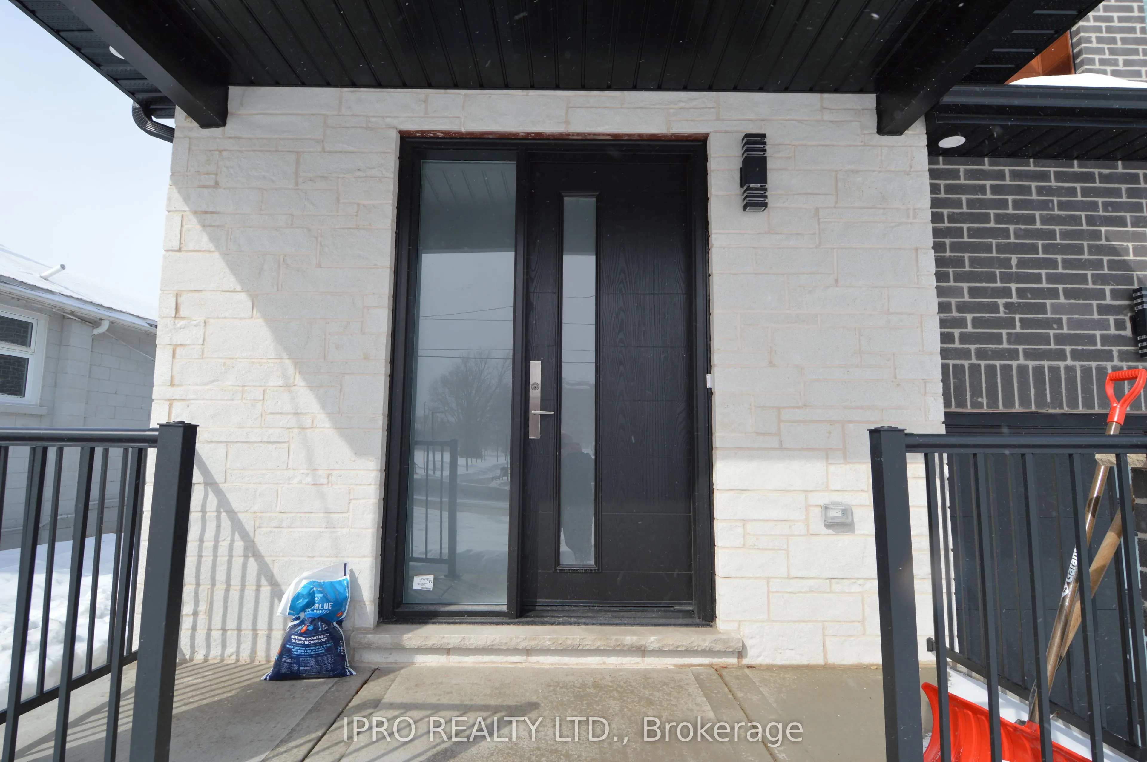 44 Albert Street W
