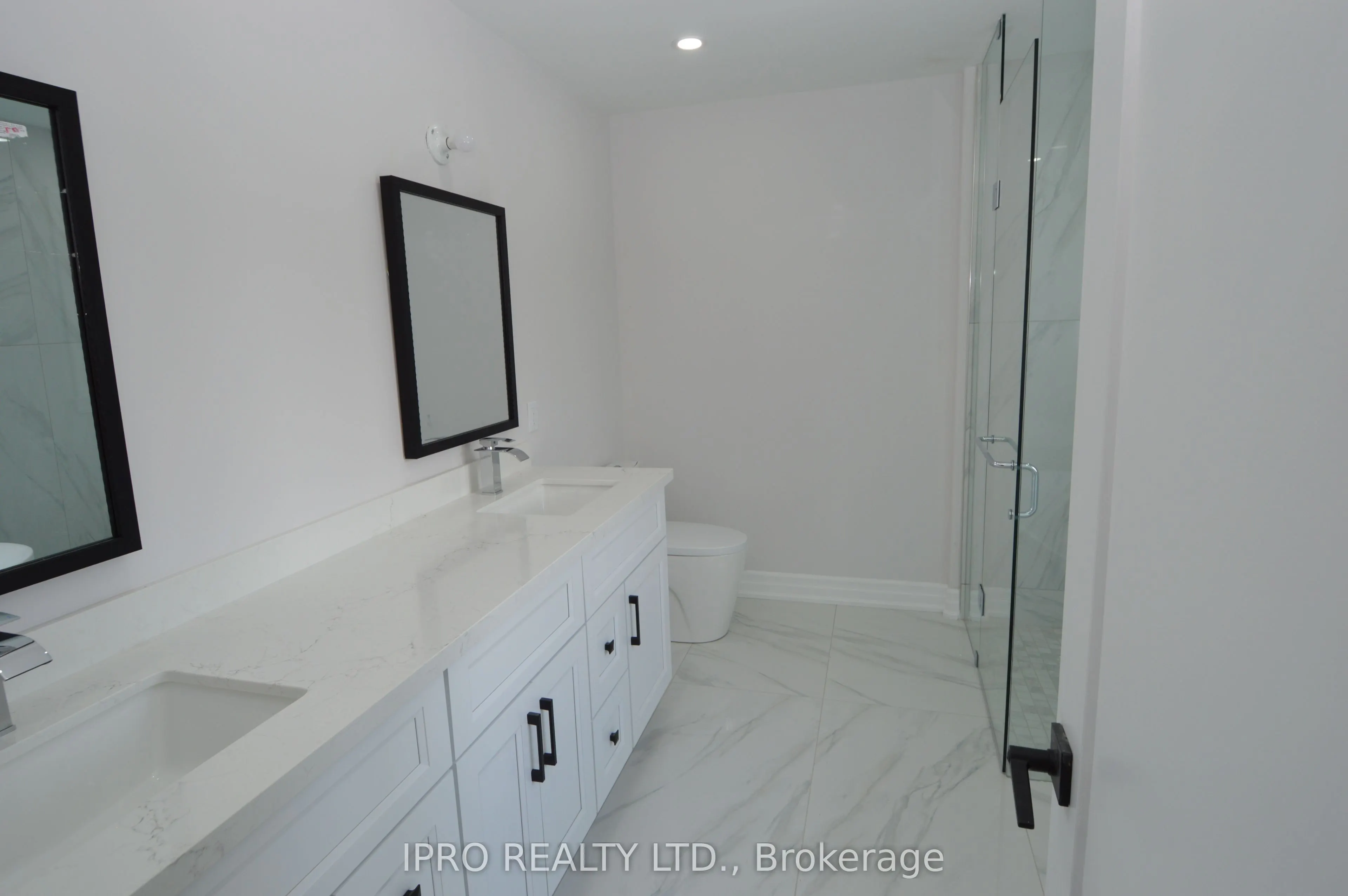 44 Albert Street W