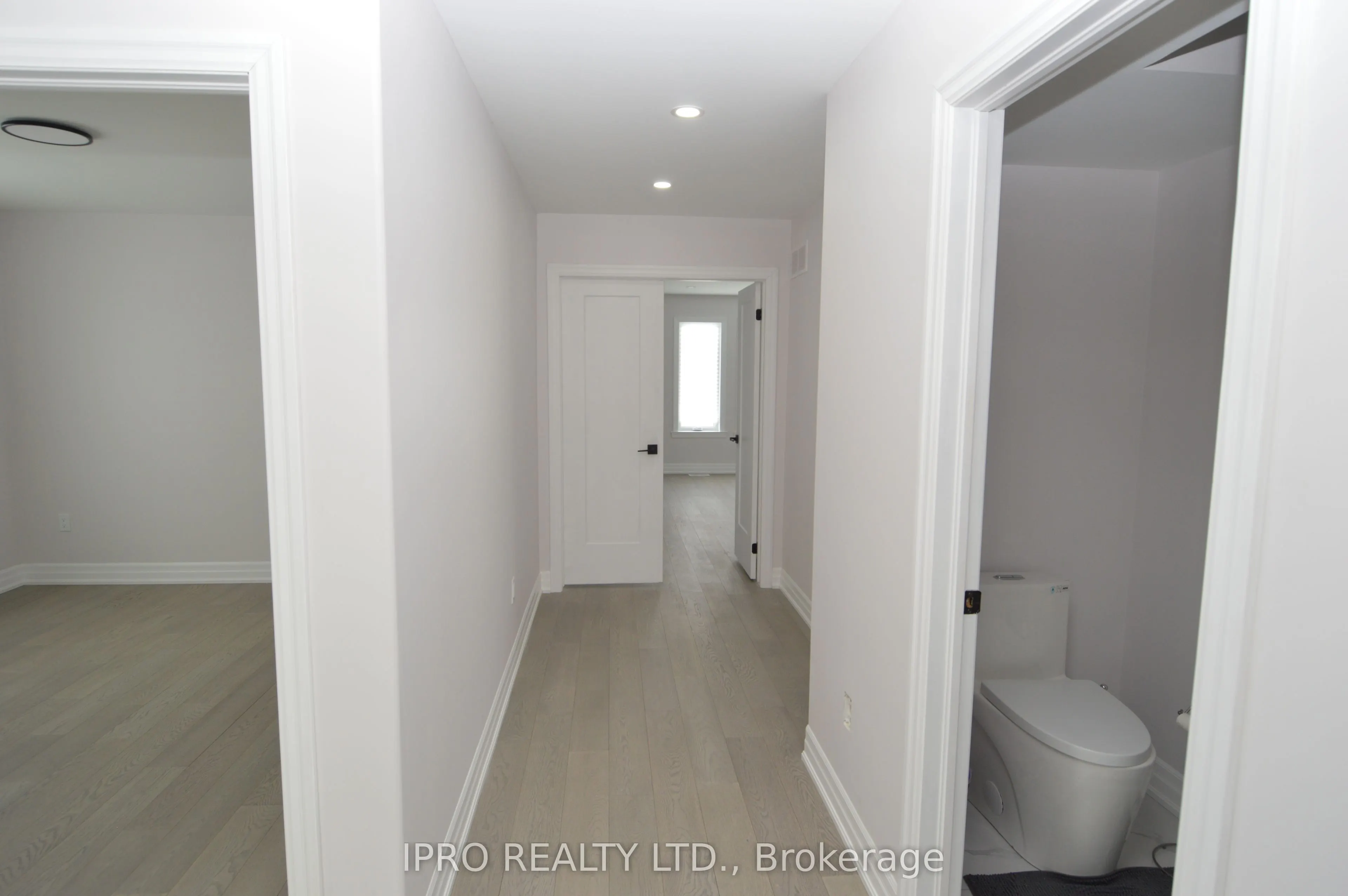 44 Albert Street W
