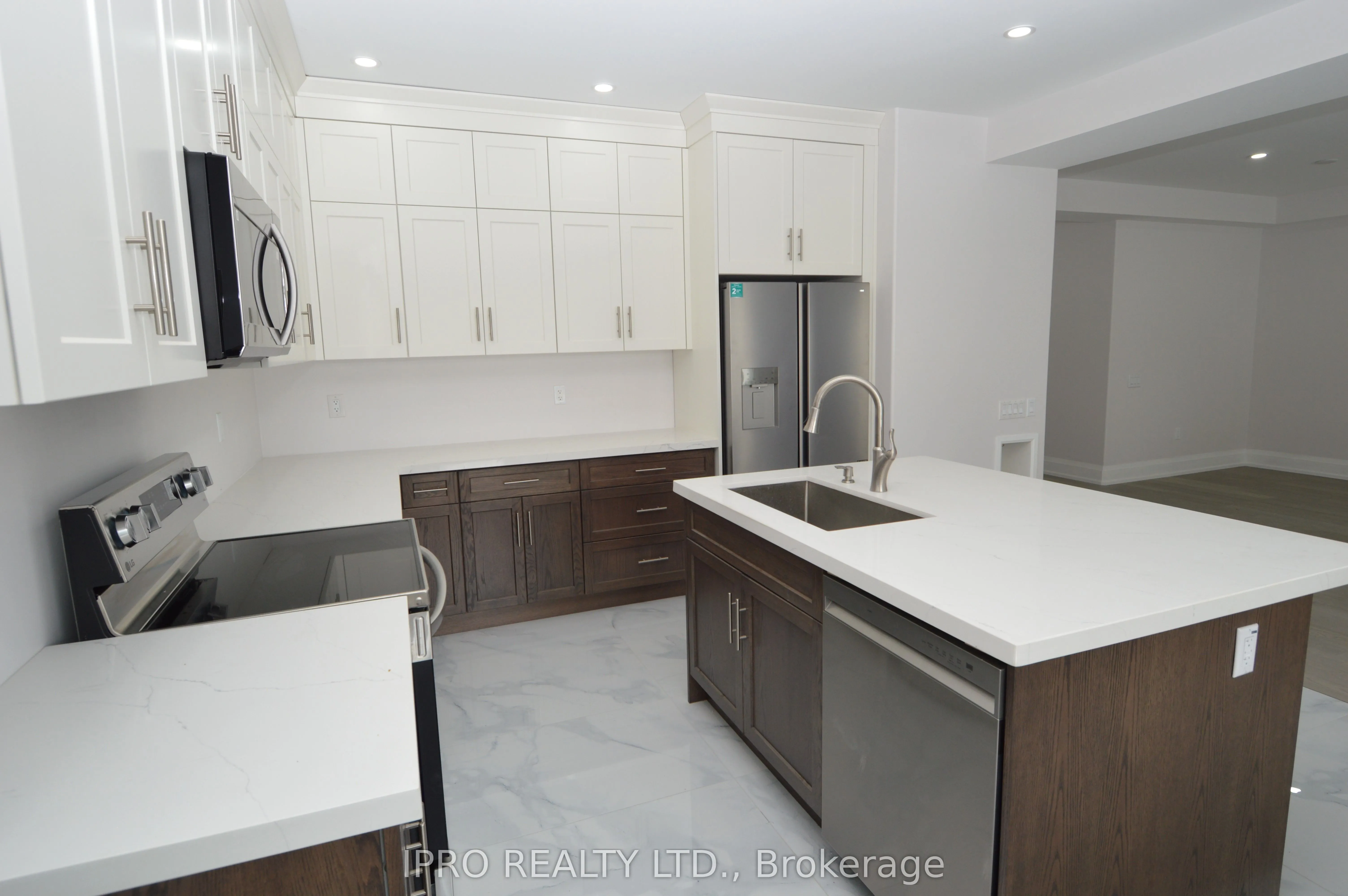44 Albert Street W