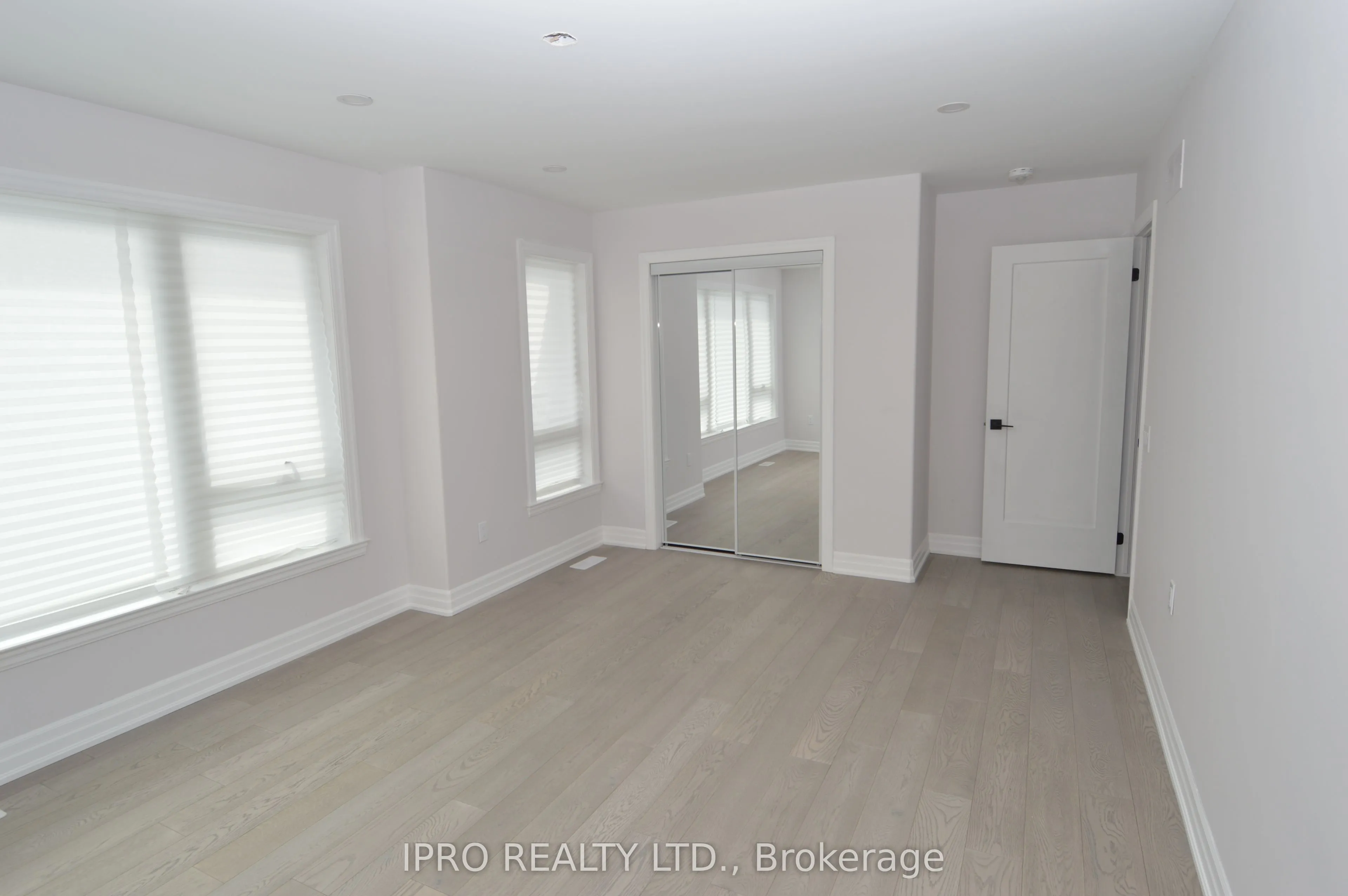 44 Albert Street W