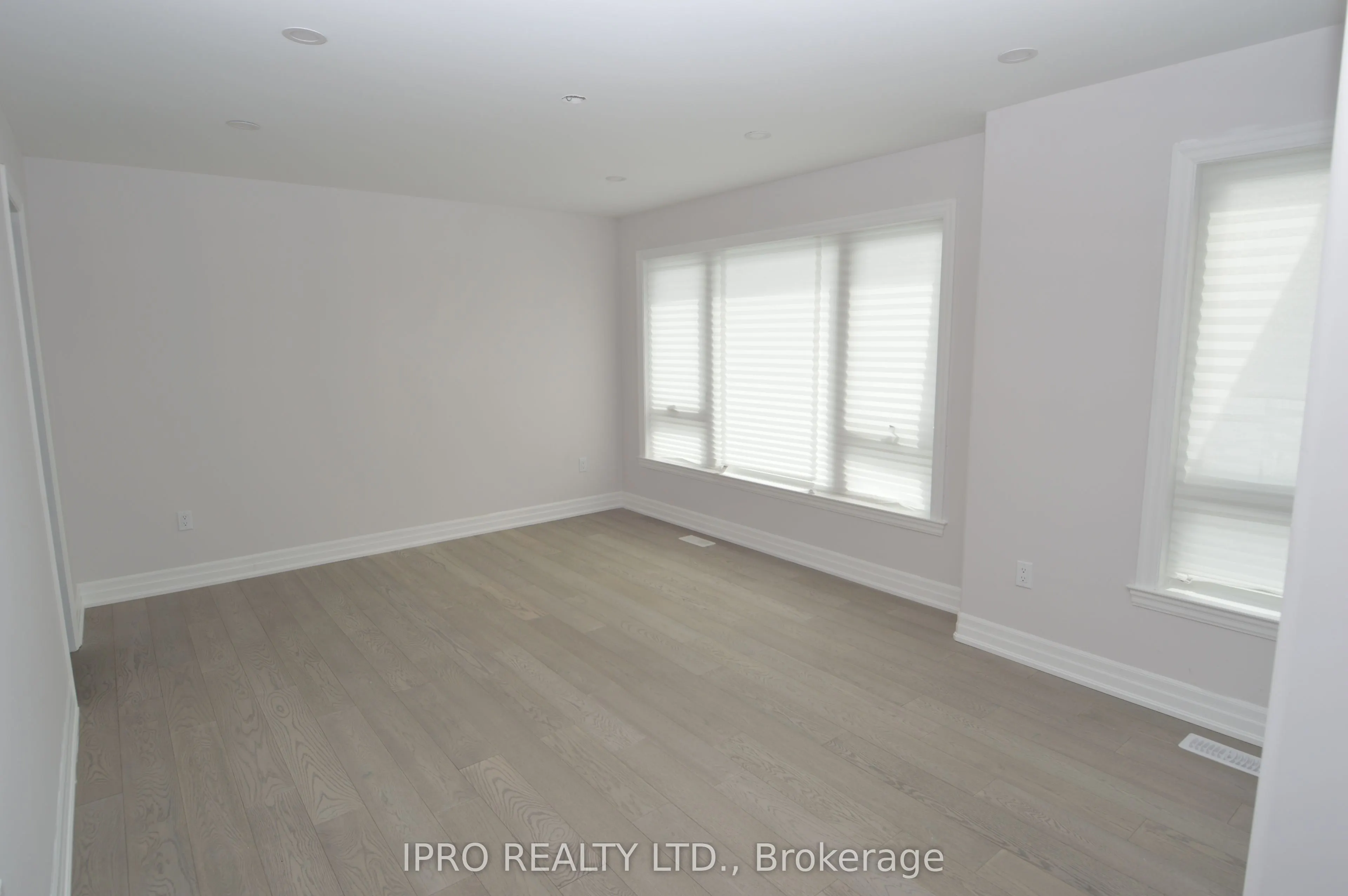 44 Albert Street W
