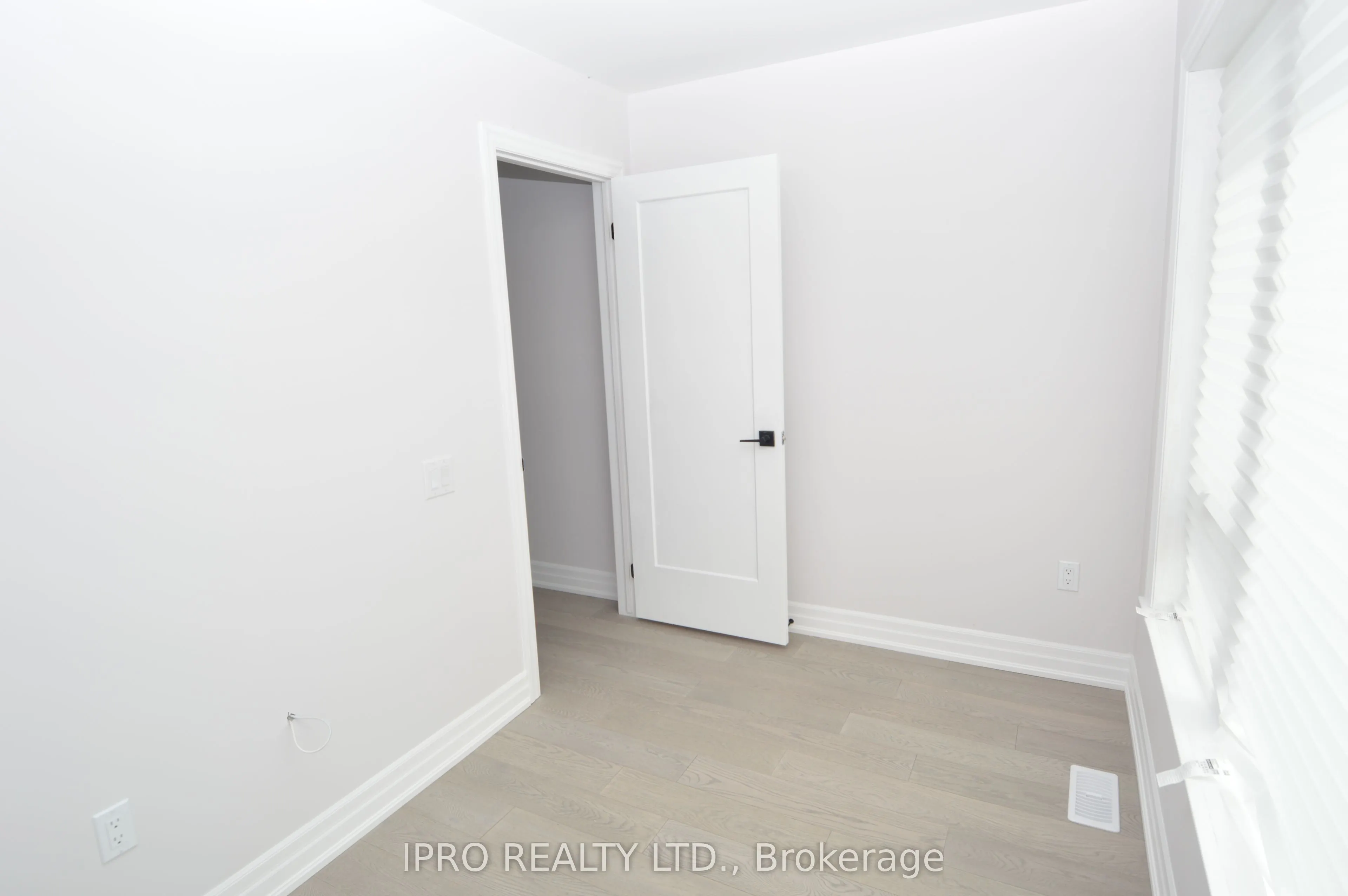 44 Albert Street W
