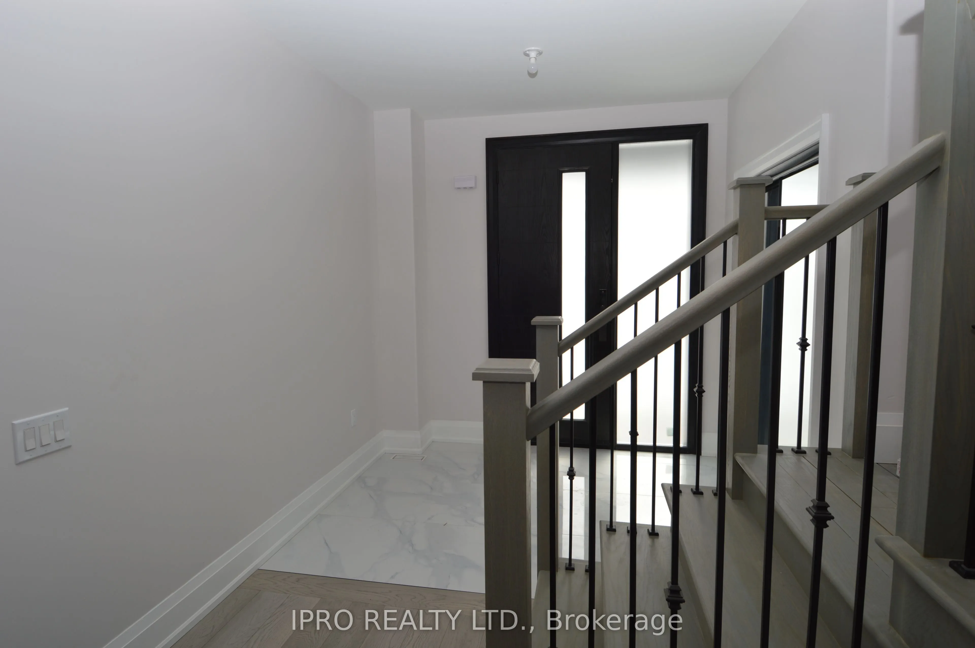 44 Albert Street W