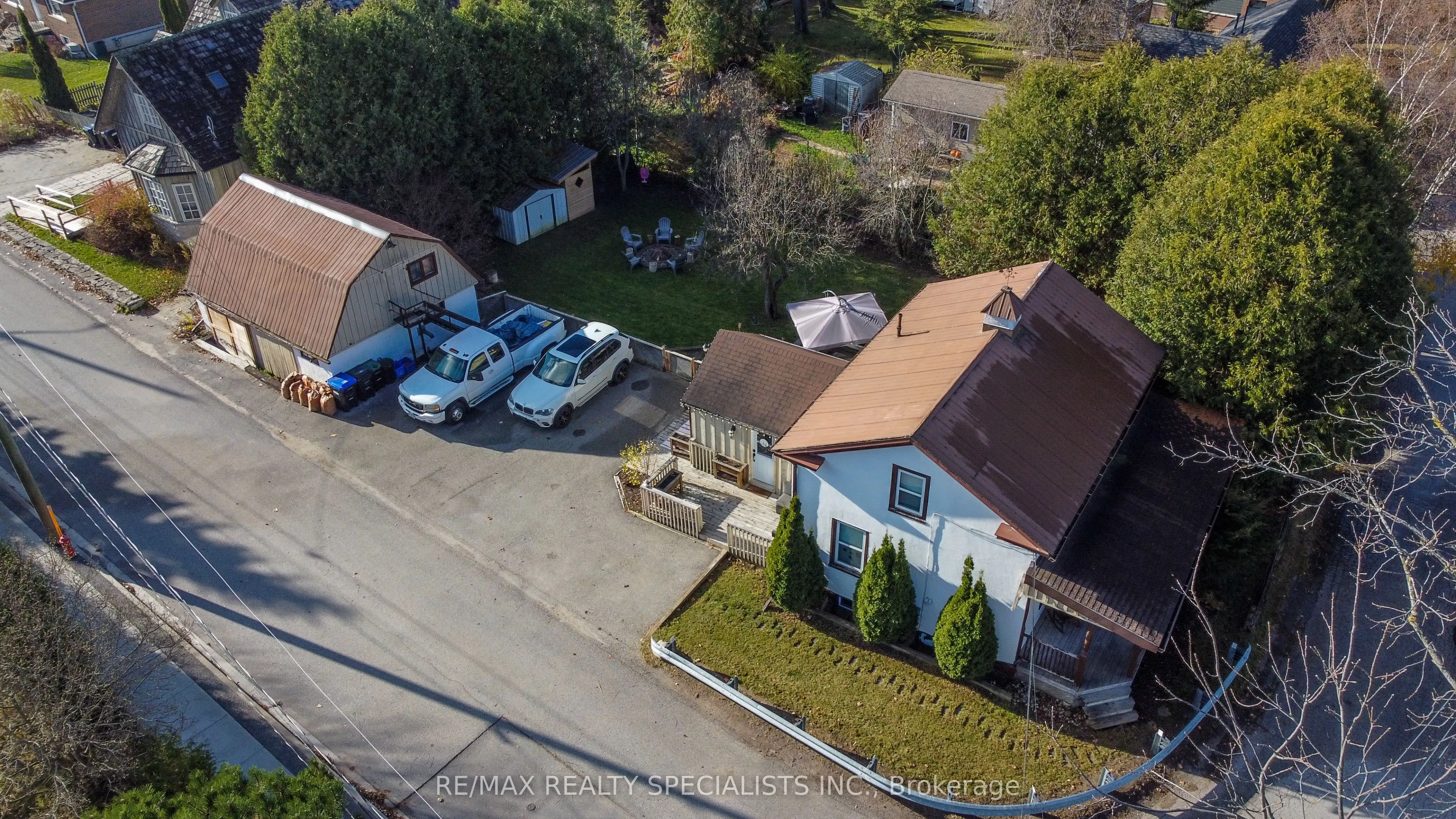 5 East John Street N