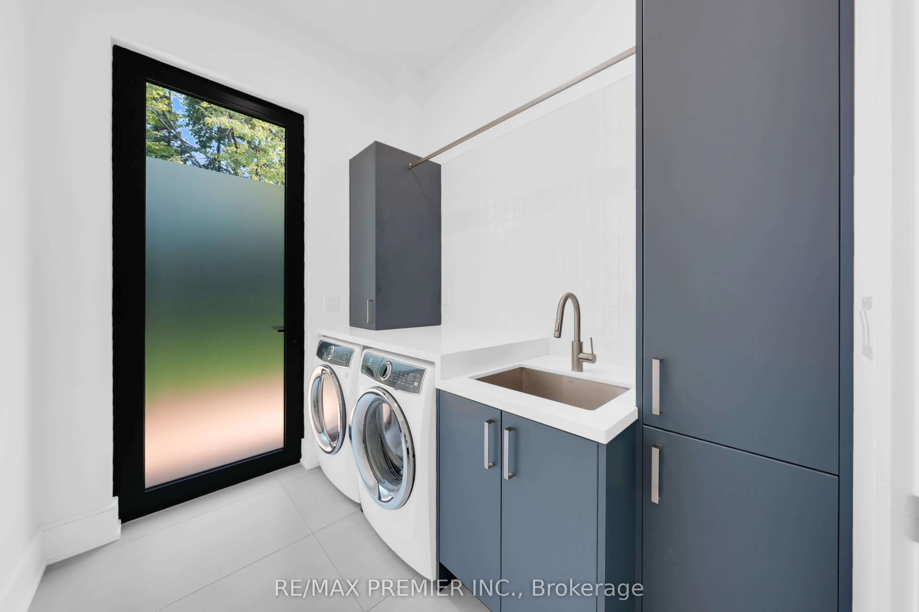 350 Kingscross Drive