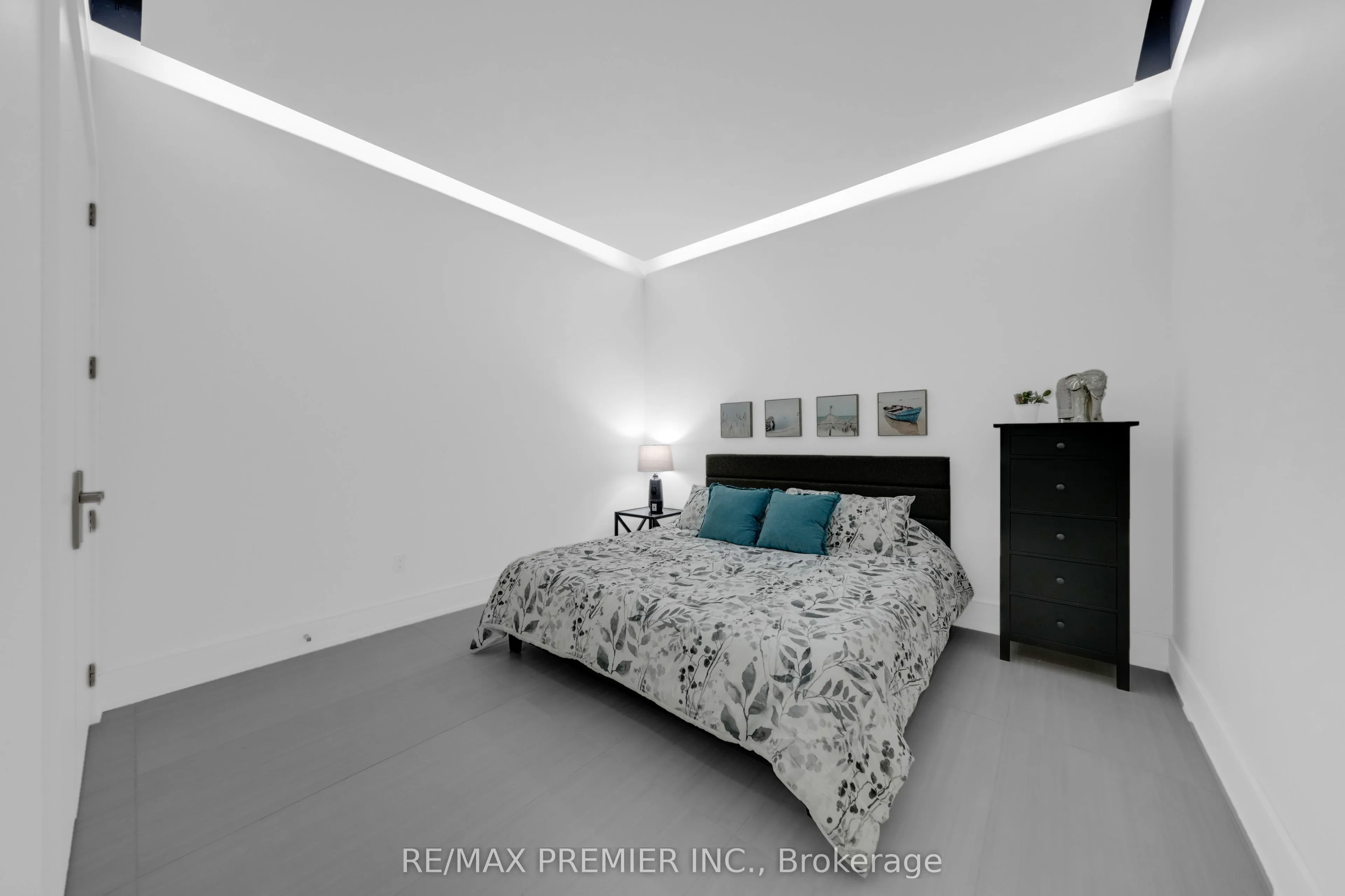 350 Kingscross Drive