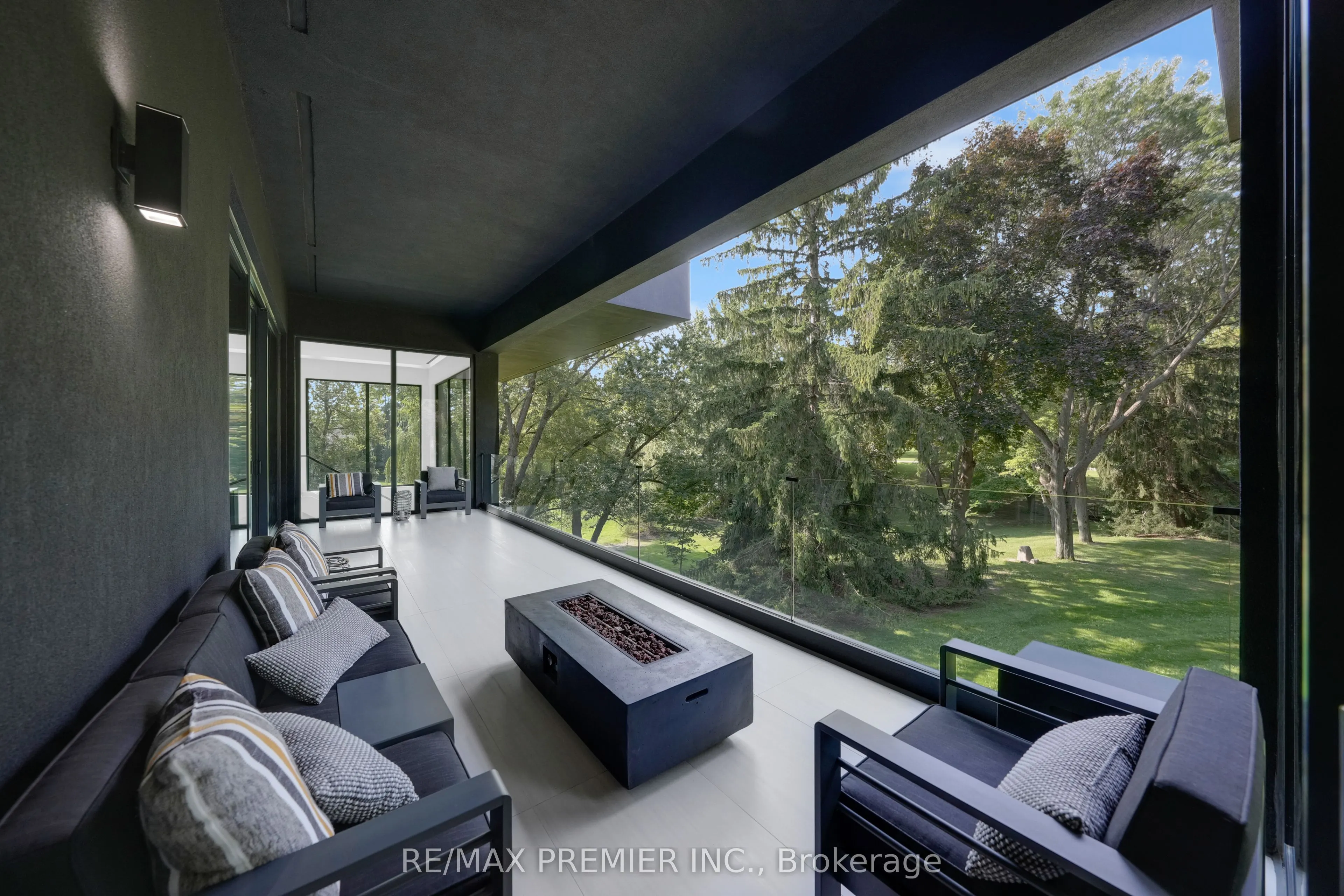 350 Kingscross Drive