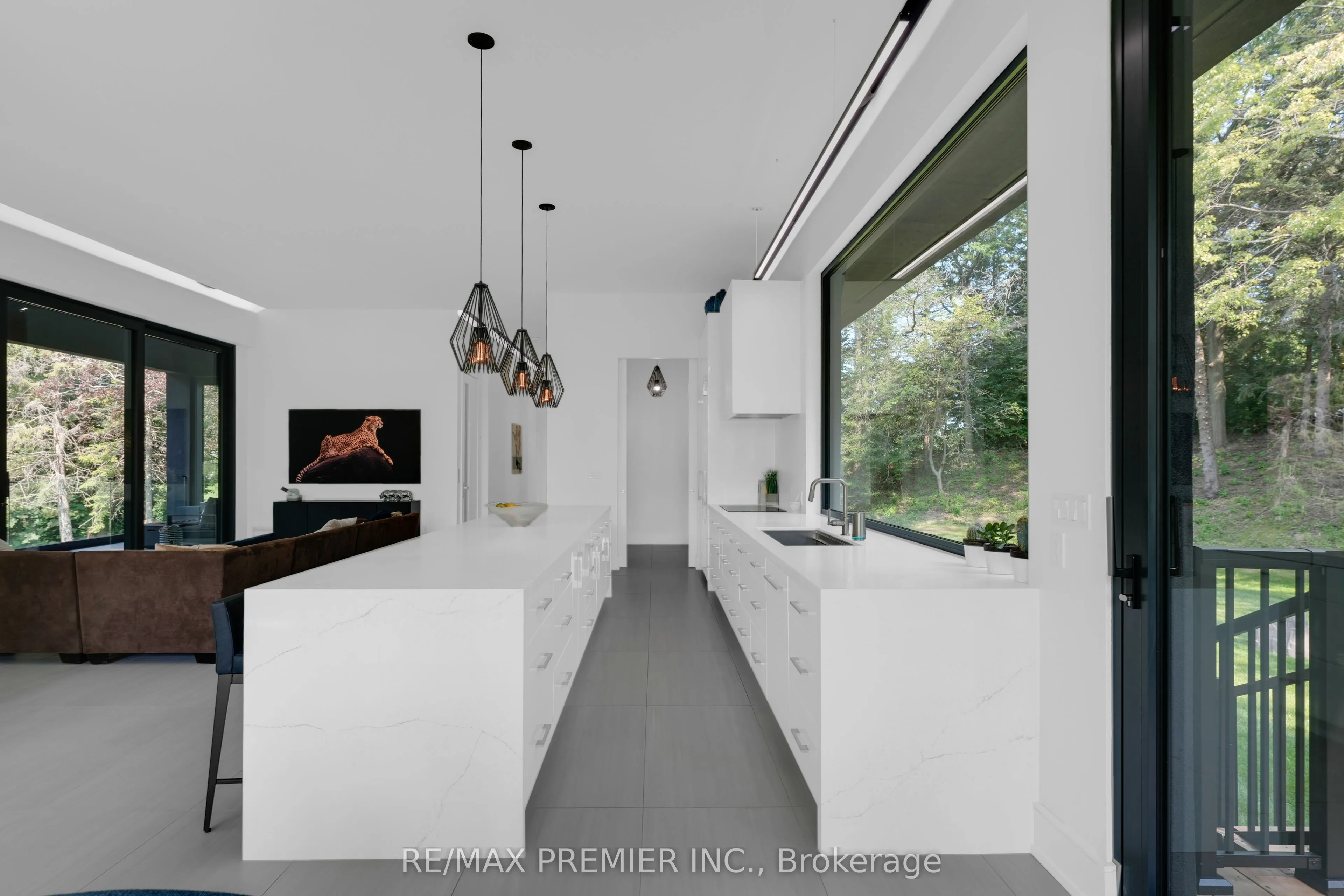 350 Kingscross Drive