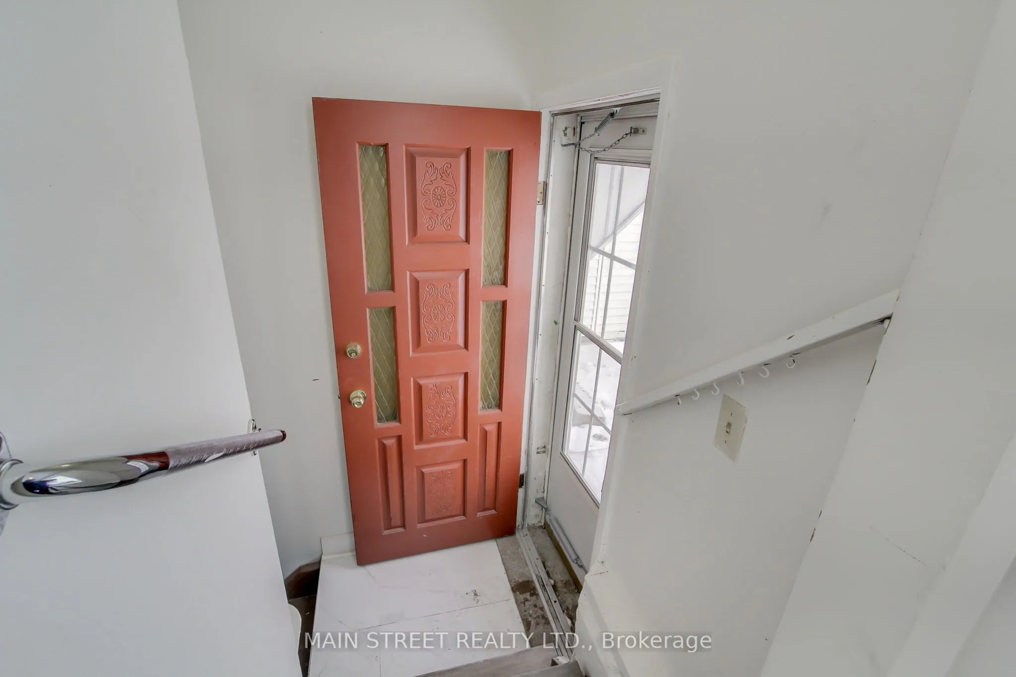 260 The Queensway Road S
