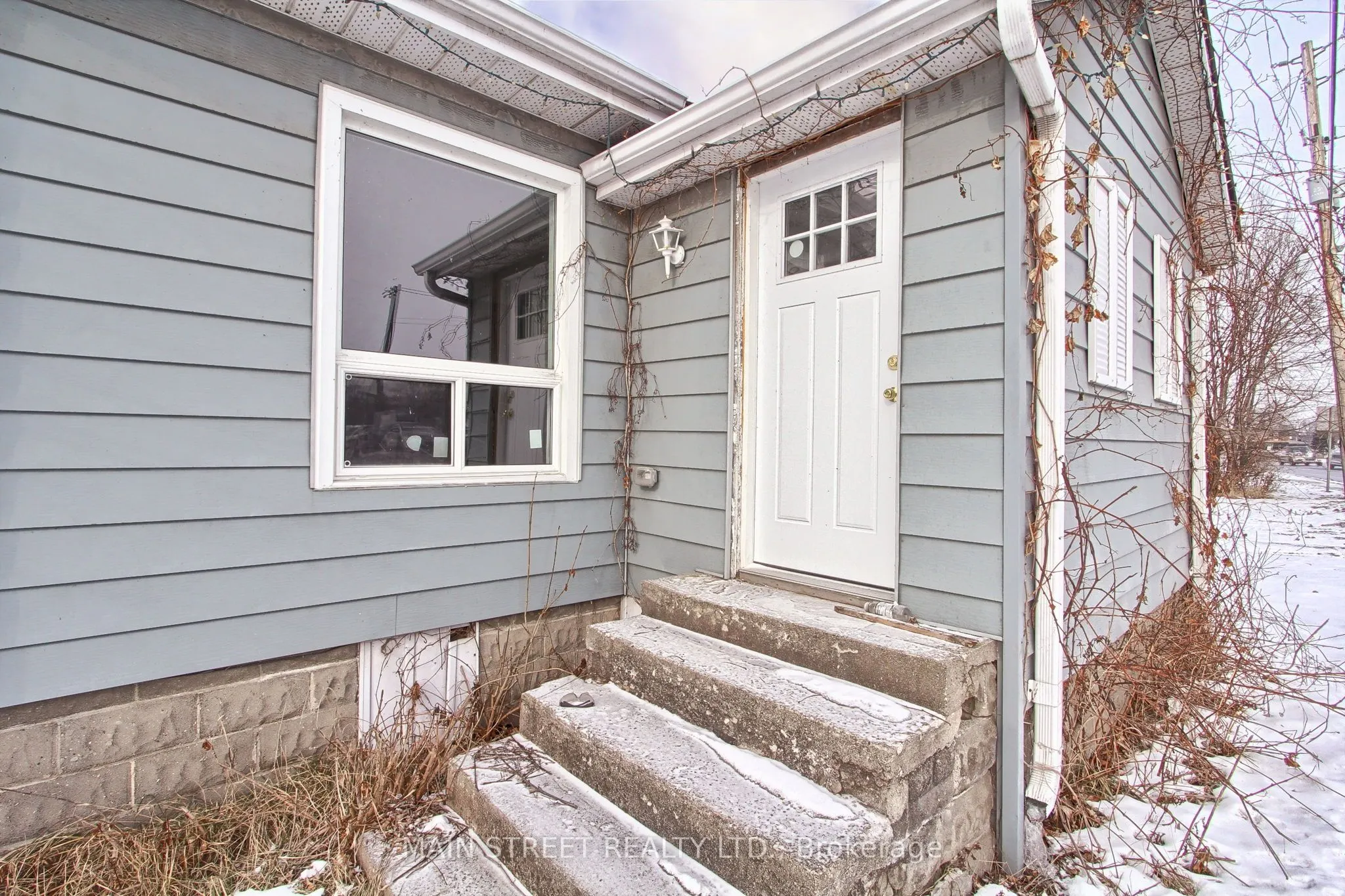 260 The Queensway Road S